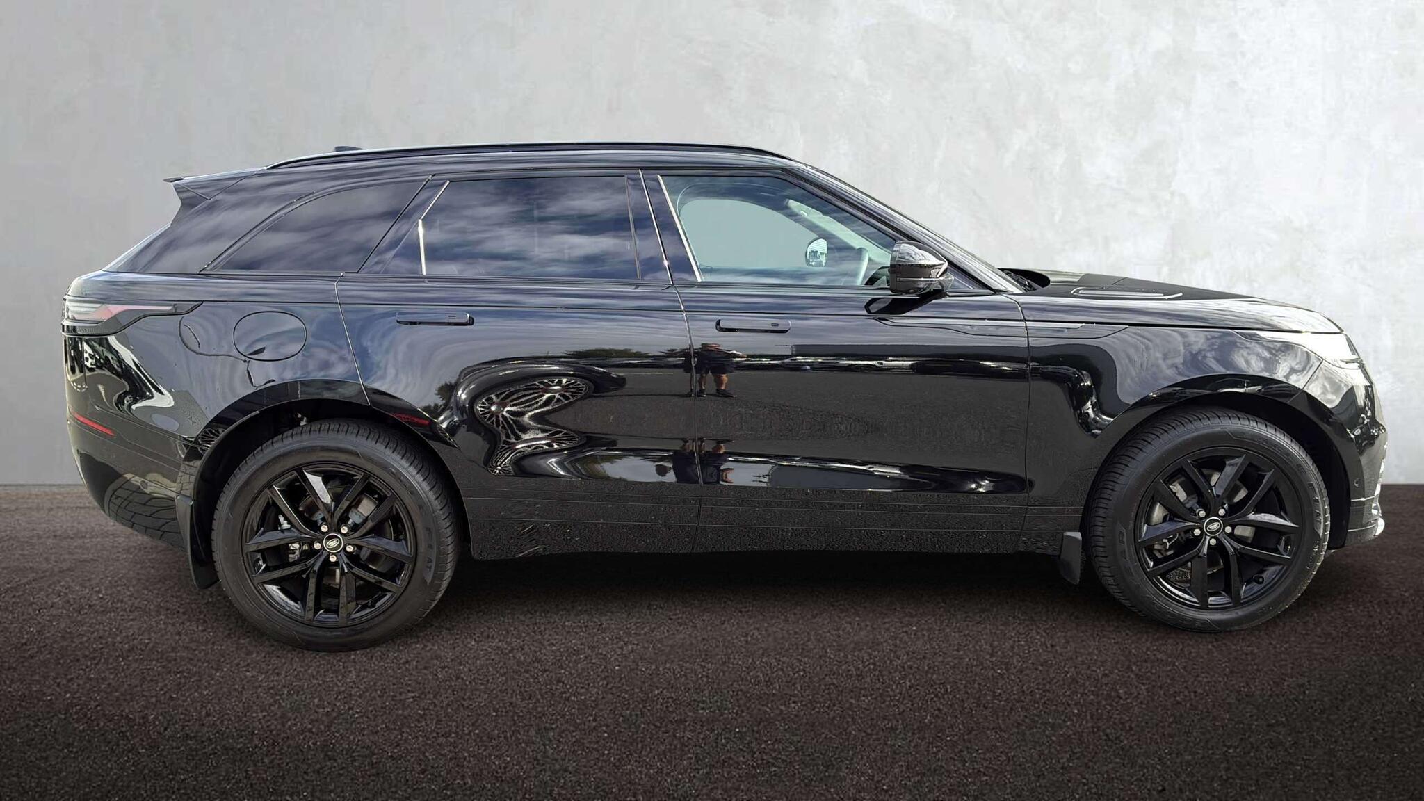 Land Rover Range Rover Velar view 5