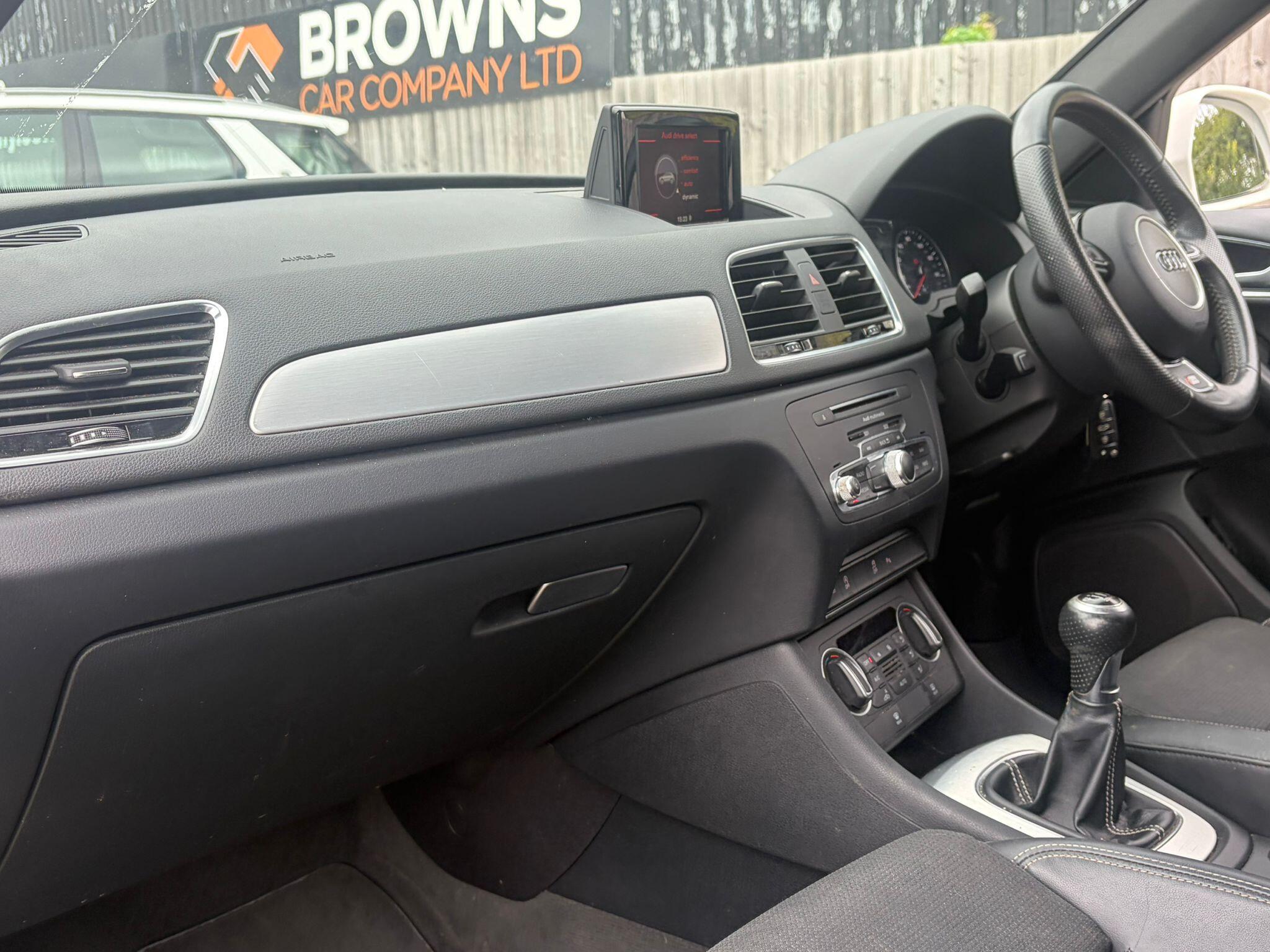 Audi Q3 view 10
