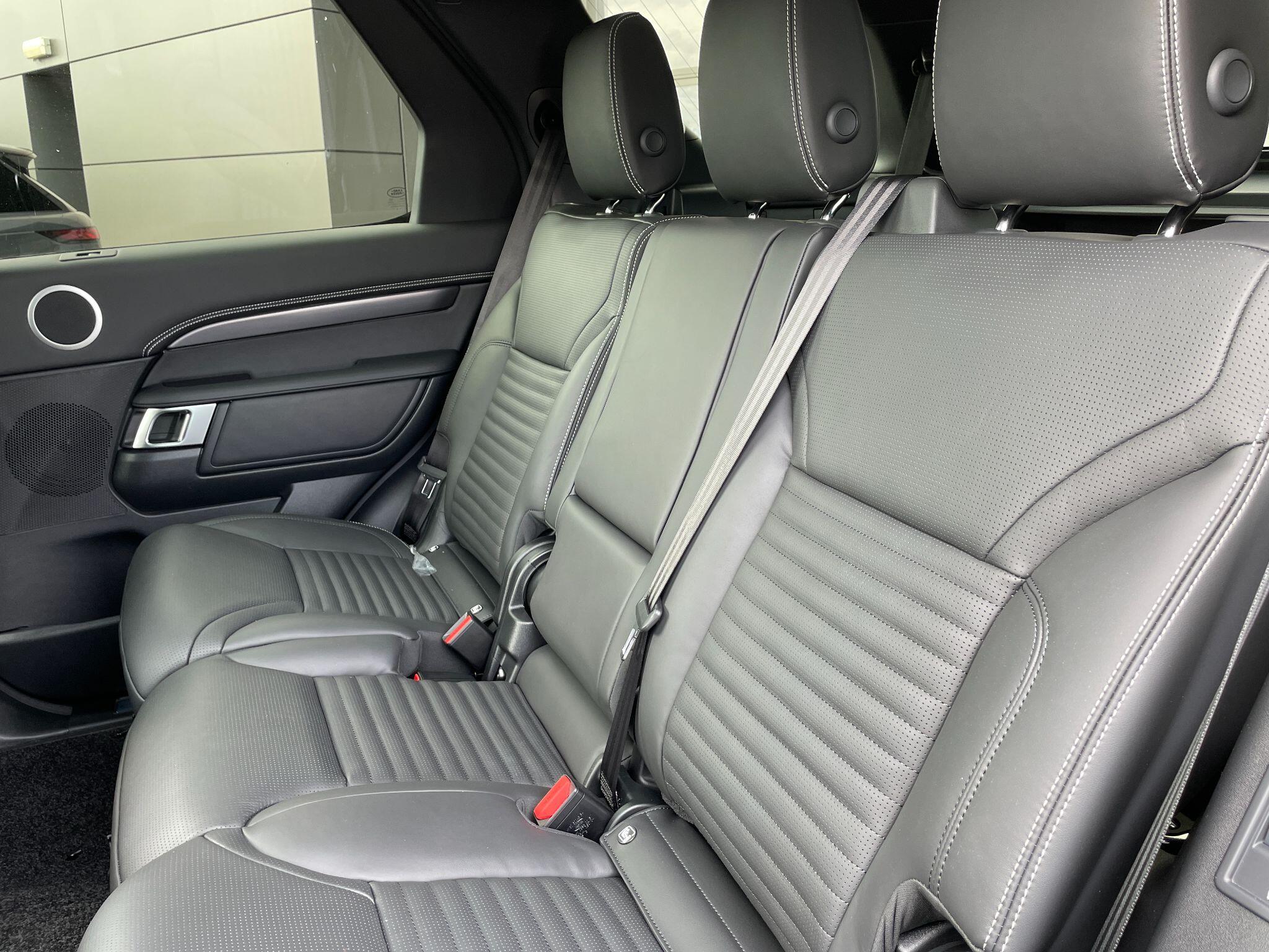 Land Rover Discovery view 14