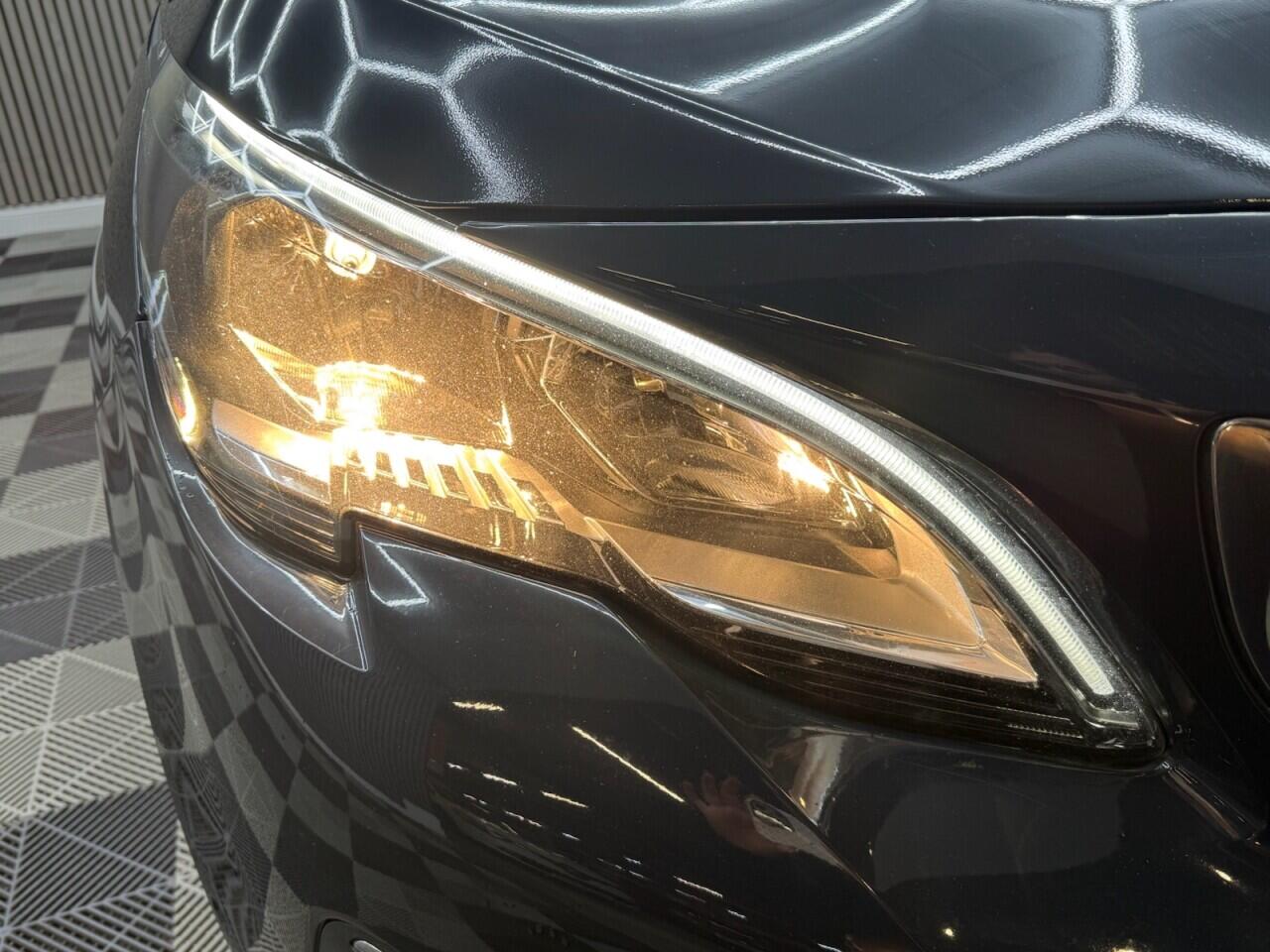 Peugeot 3008 view 3