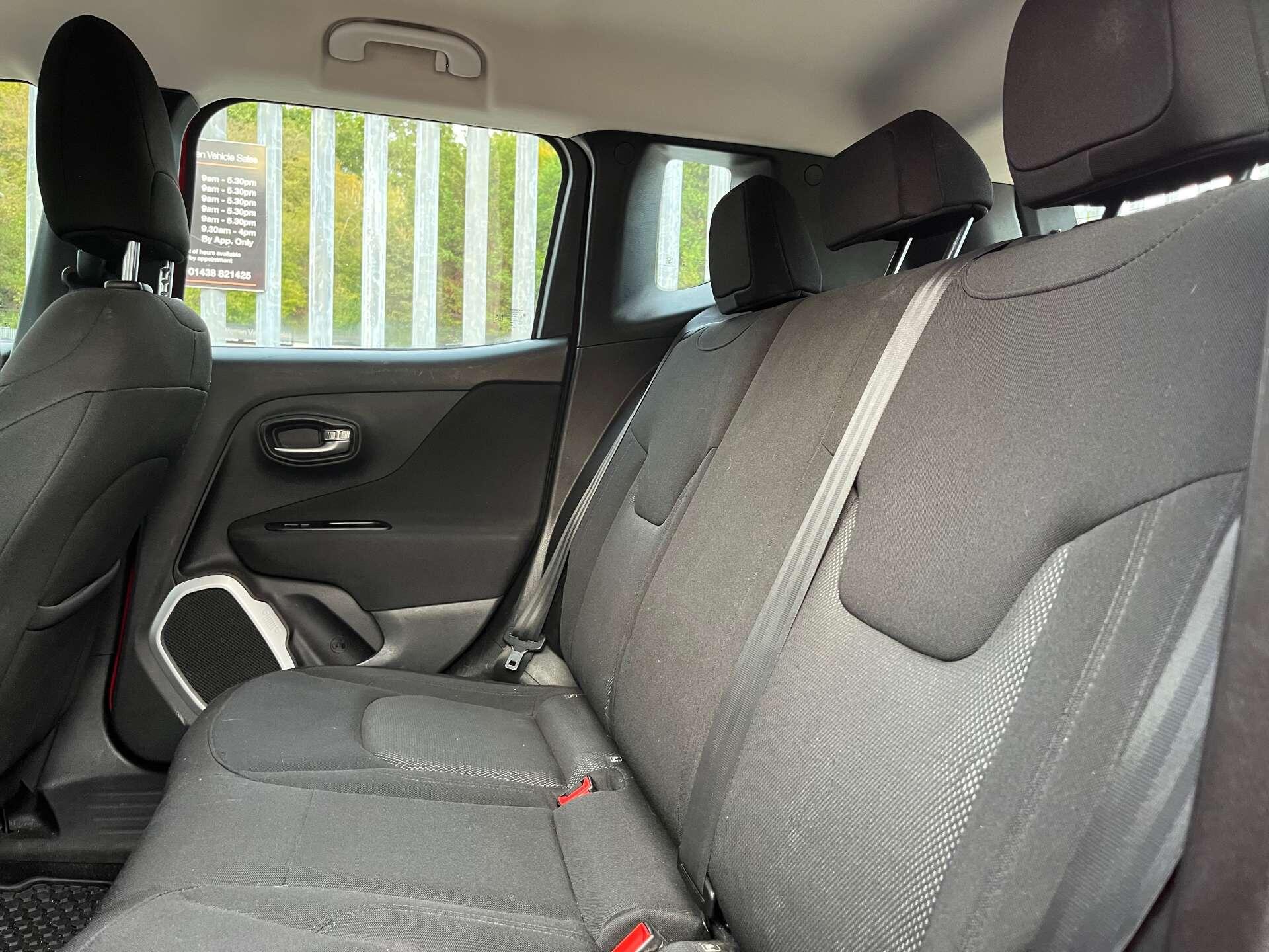 Jeep Renegade view 33