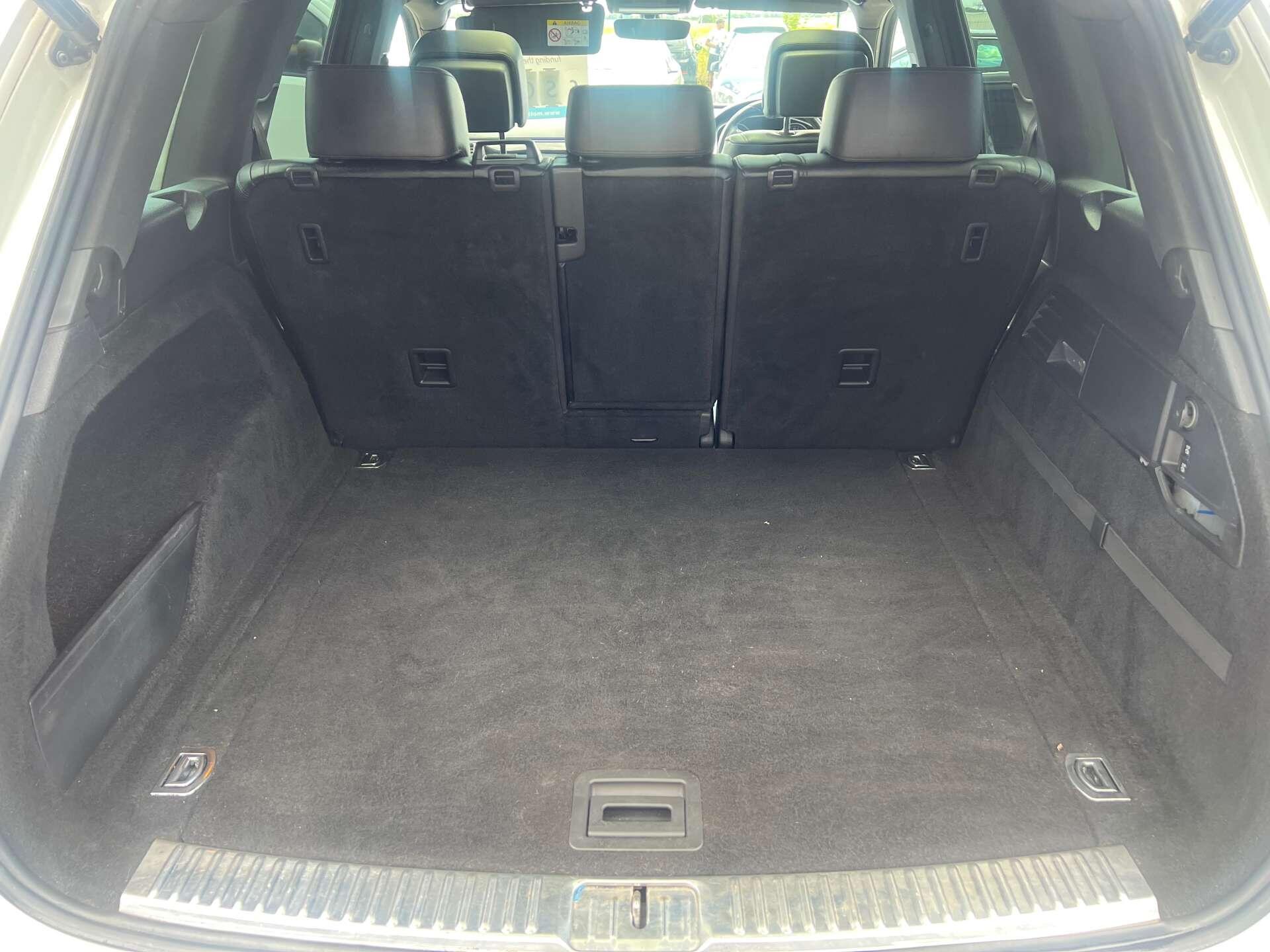 Volkswagen Touareg view 57