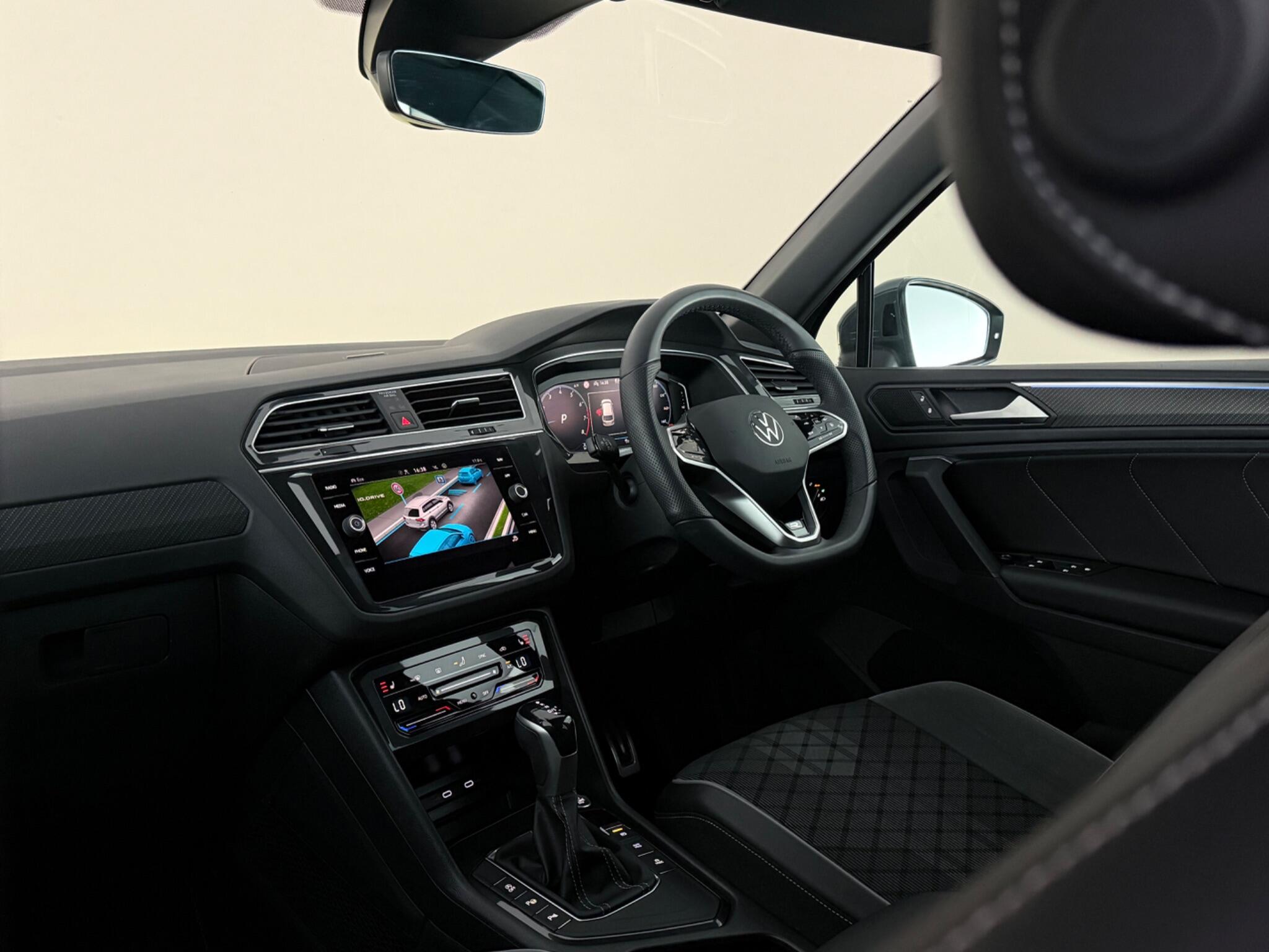 Volkswagen Tiguan view 4