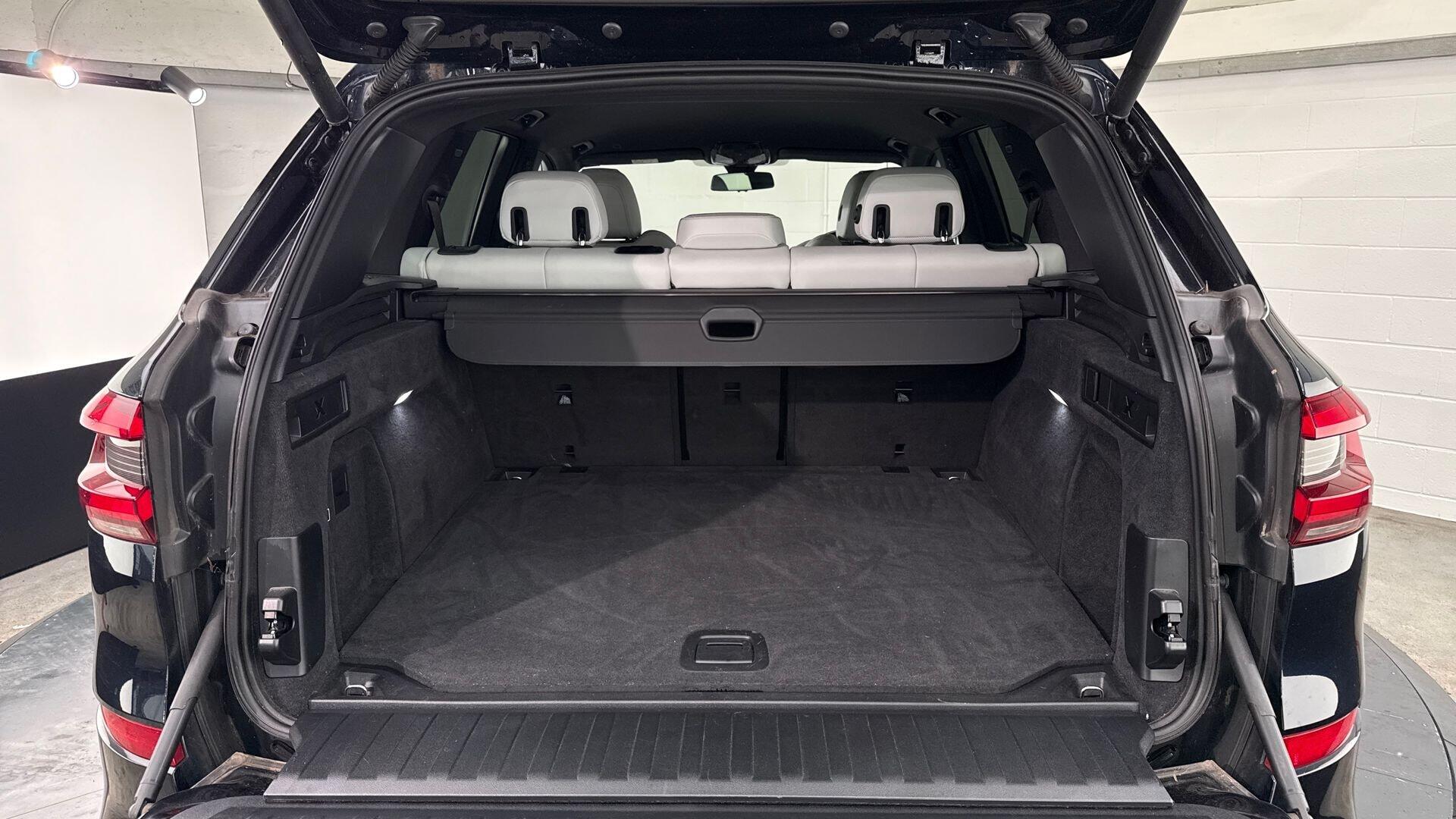 BMW X5 view 13