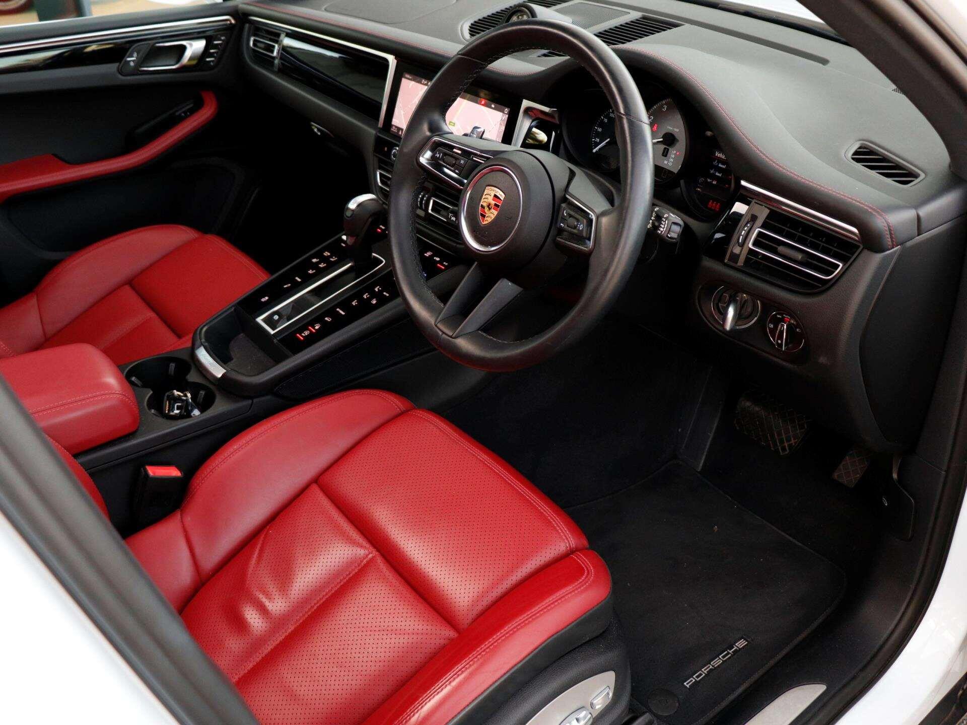 Porsche Macan view 10