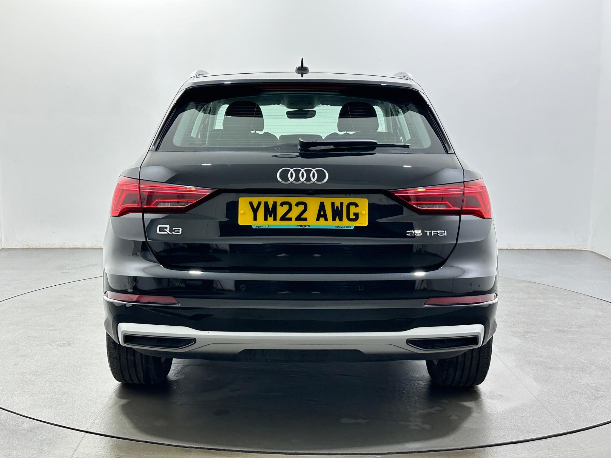 Audi Q3 view 7