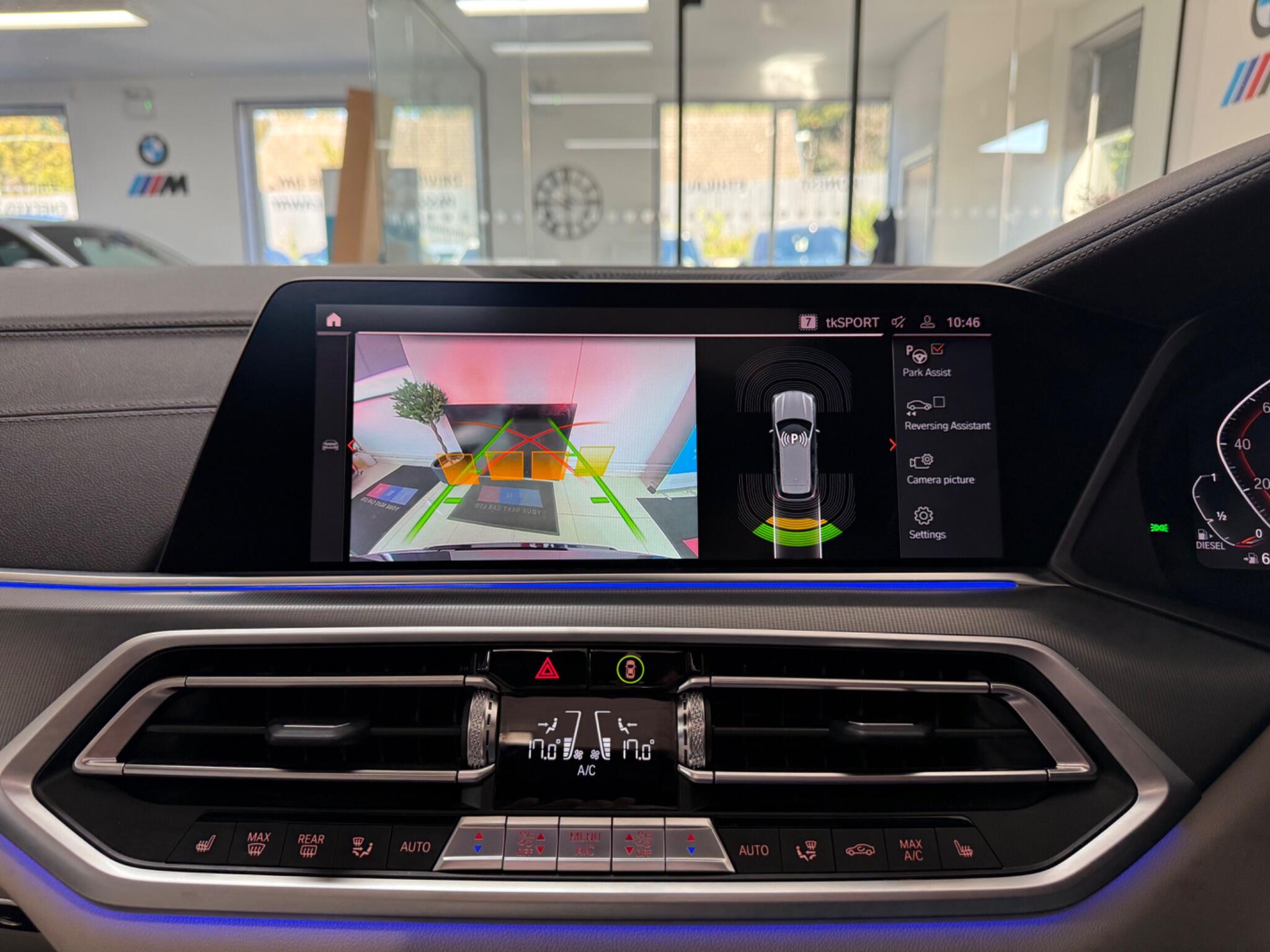 BMW X5 view 8
