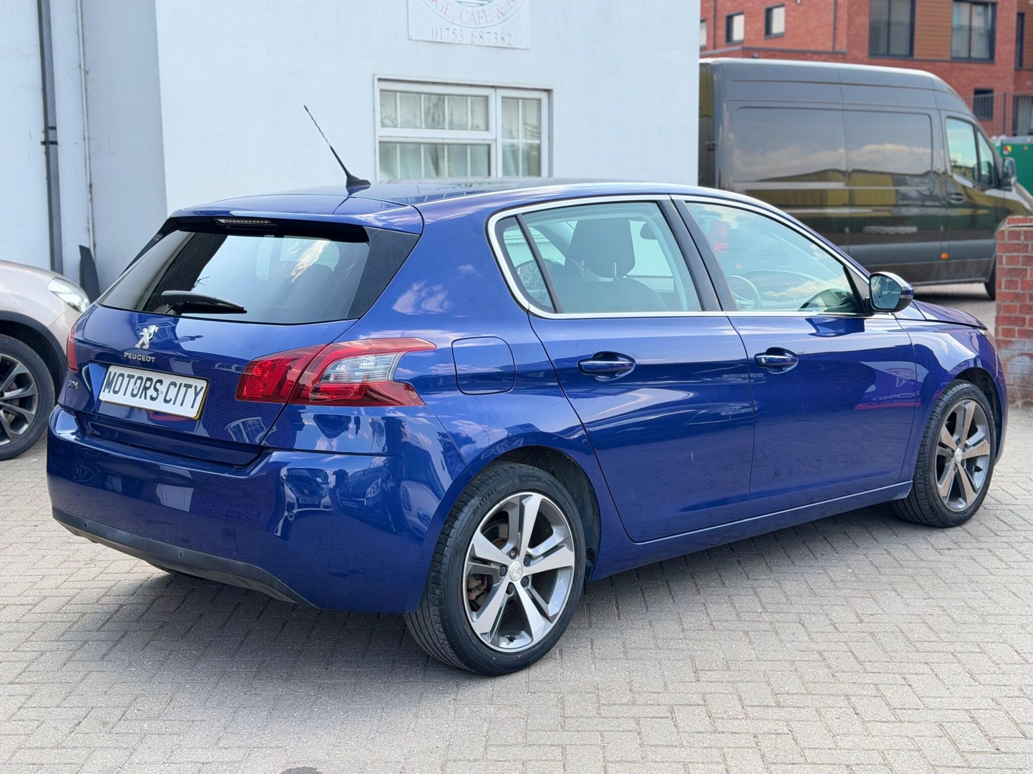 Peugeot 308 view 9