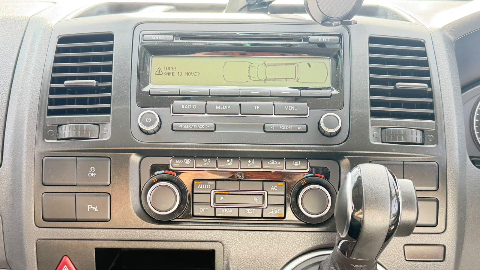 Volkswagen Caravelle view 20