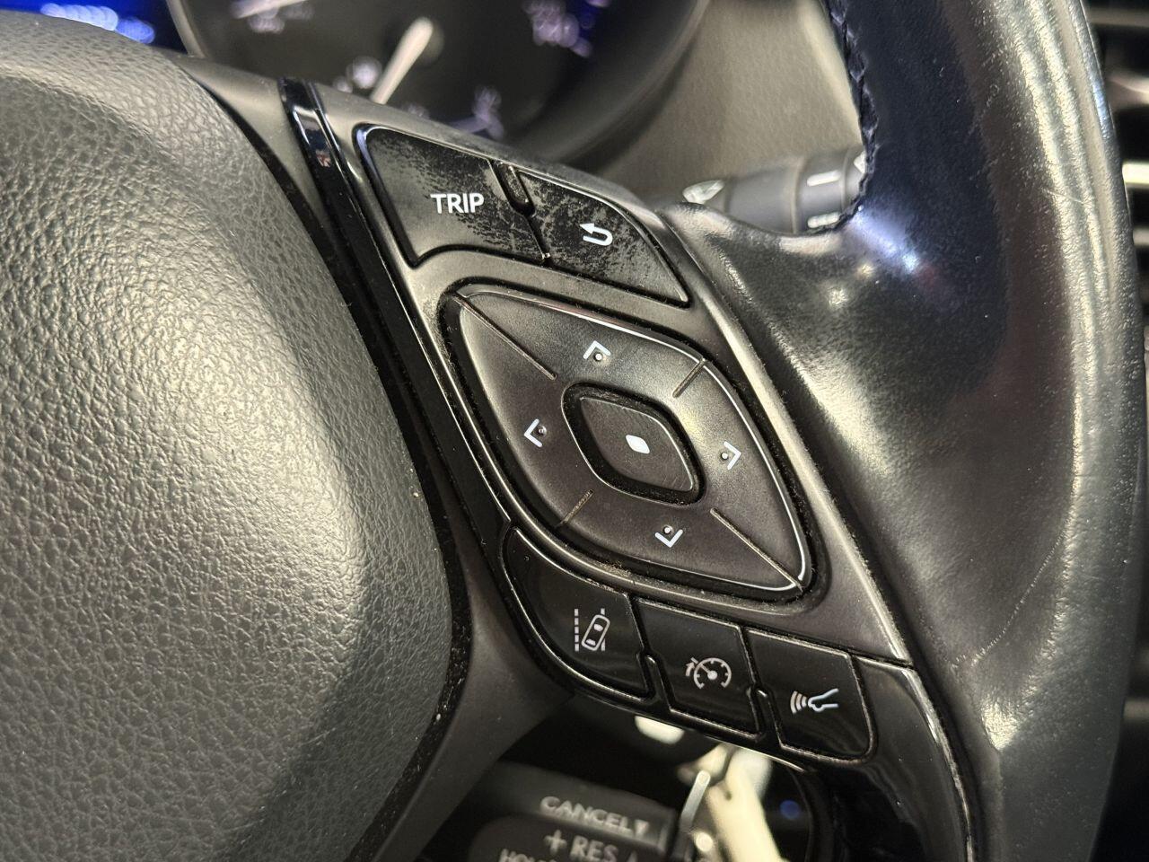Toyota C-HR view 38