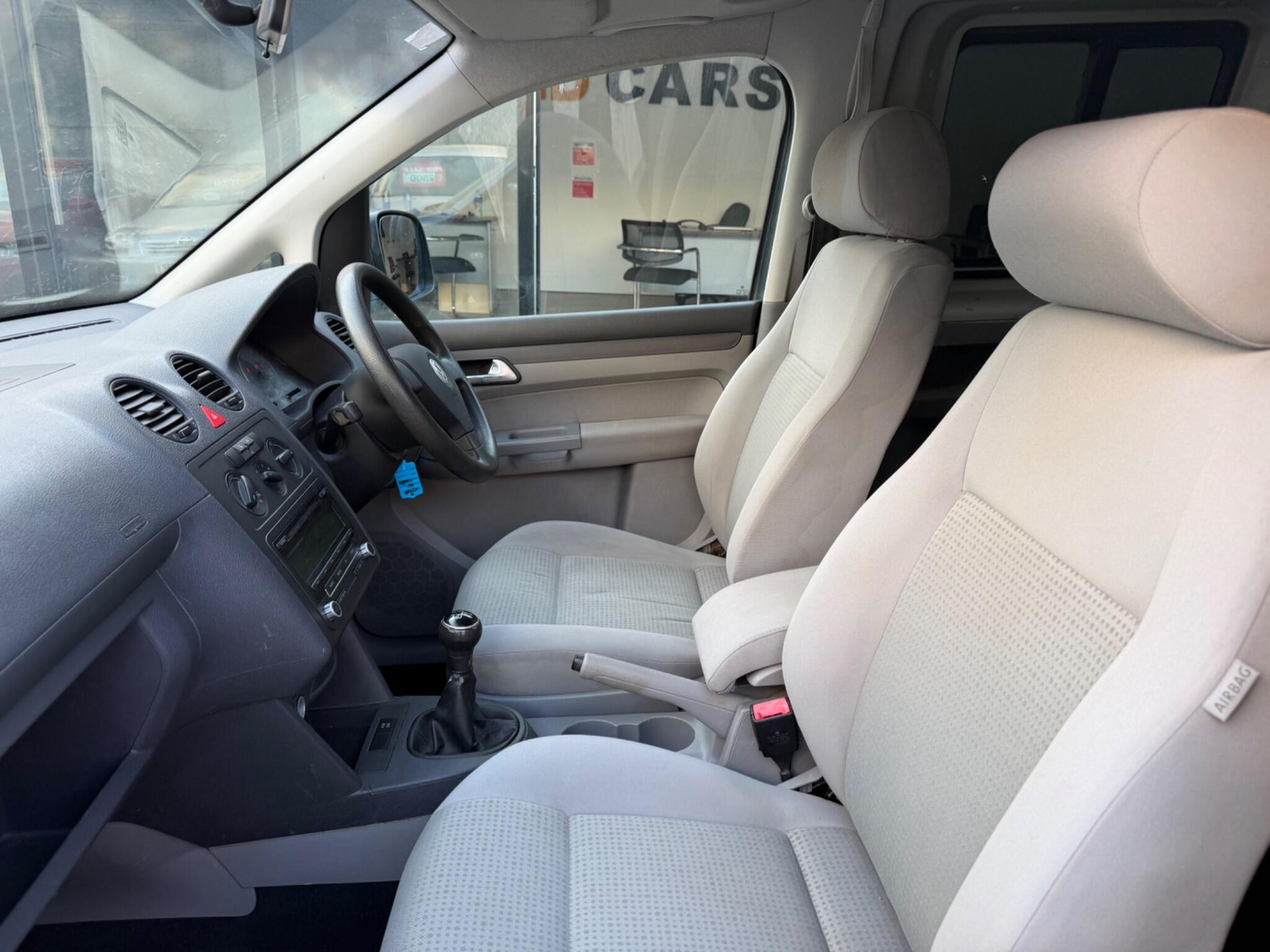 Volkswagen Caddy Maxi Life view 15