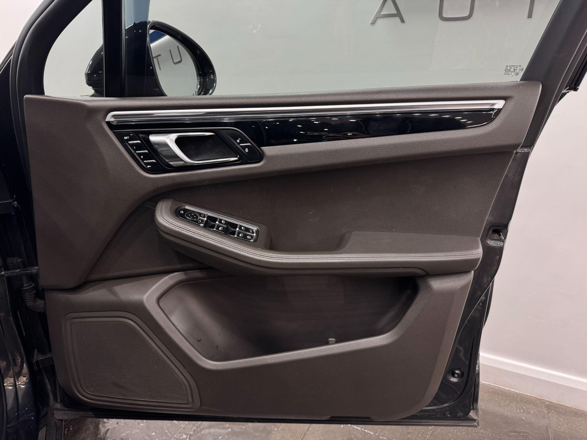 Porsche Macan view 27