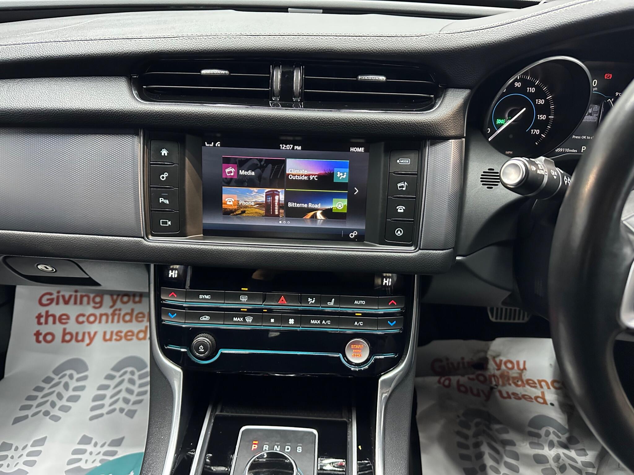 Jaguar XF view 10