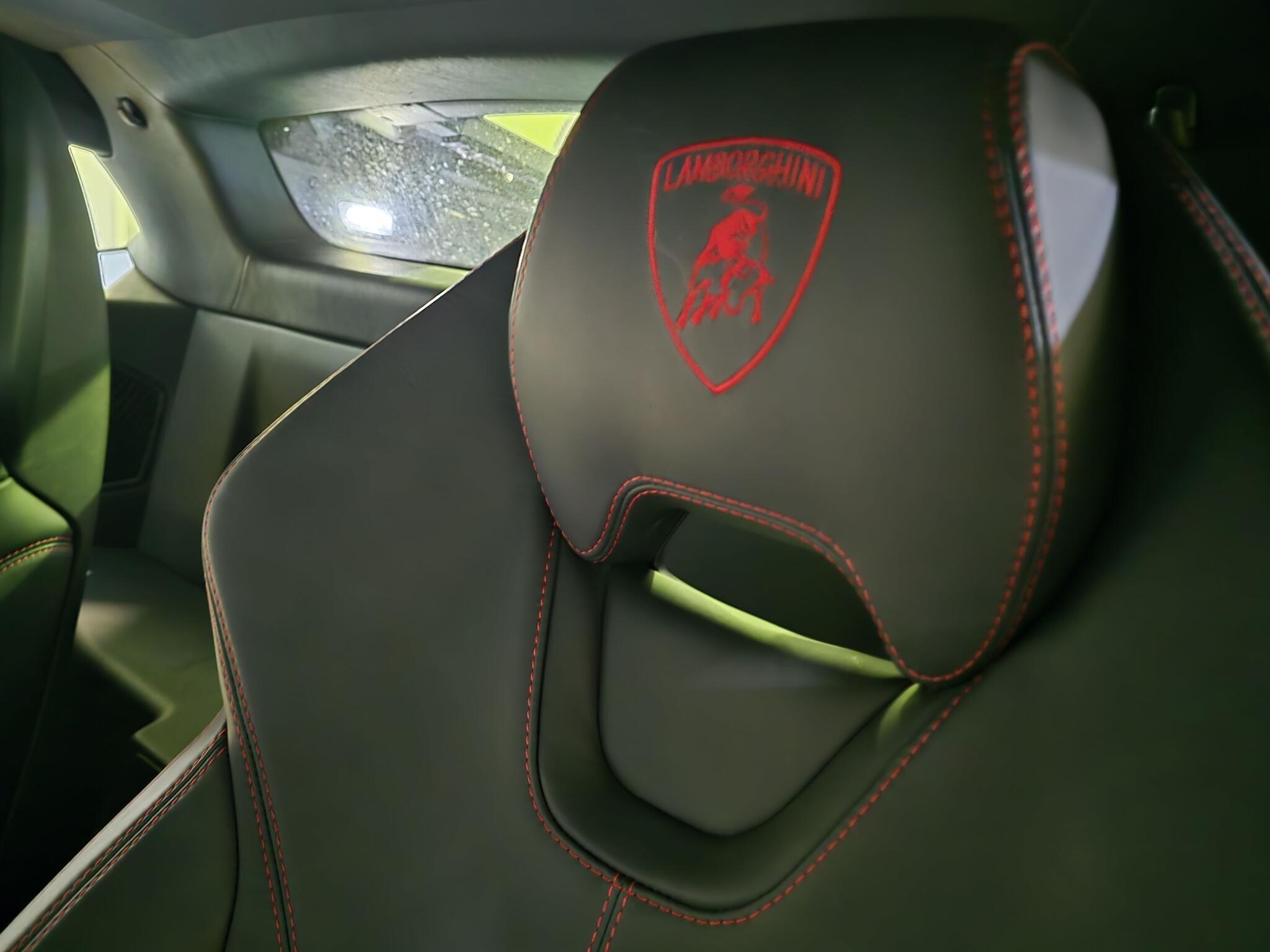 Lamborghini Huracan view 29