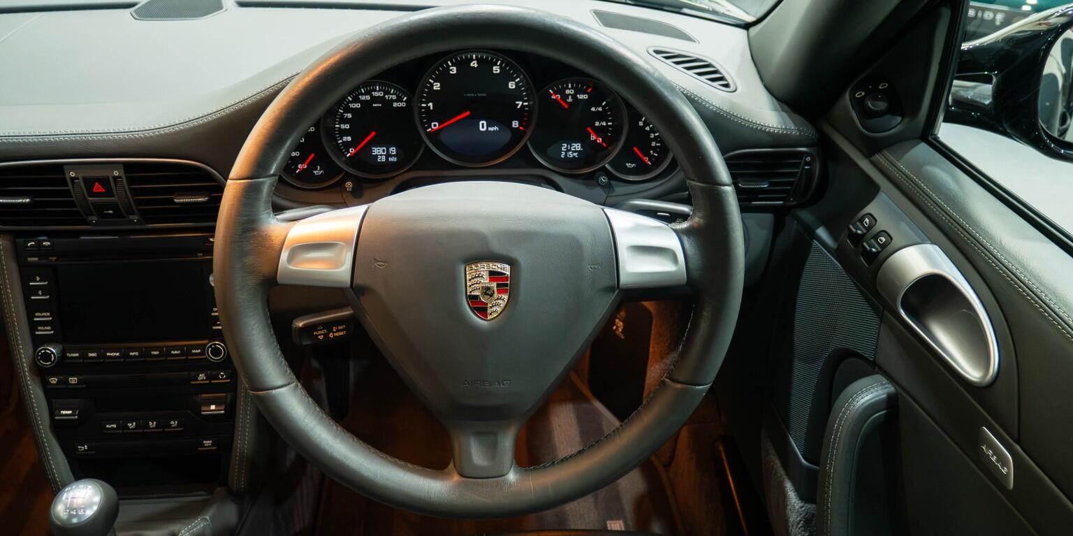 Porsche 911 view 22