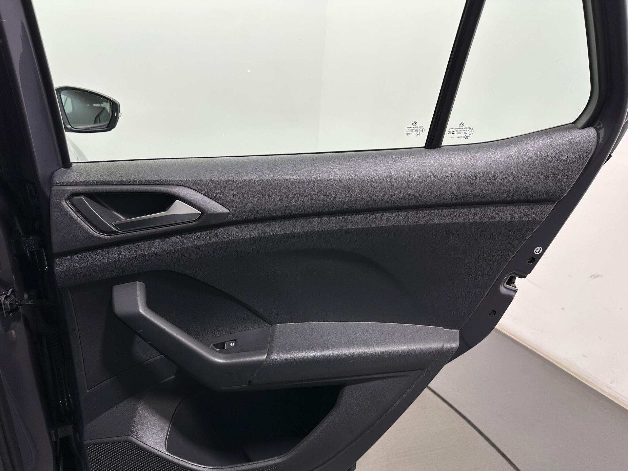Volkswagen T-Cross view 42