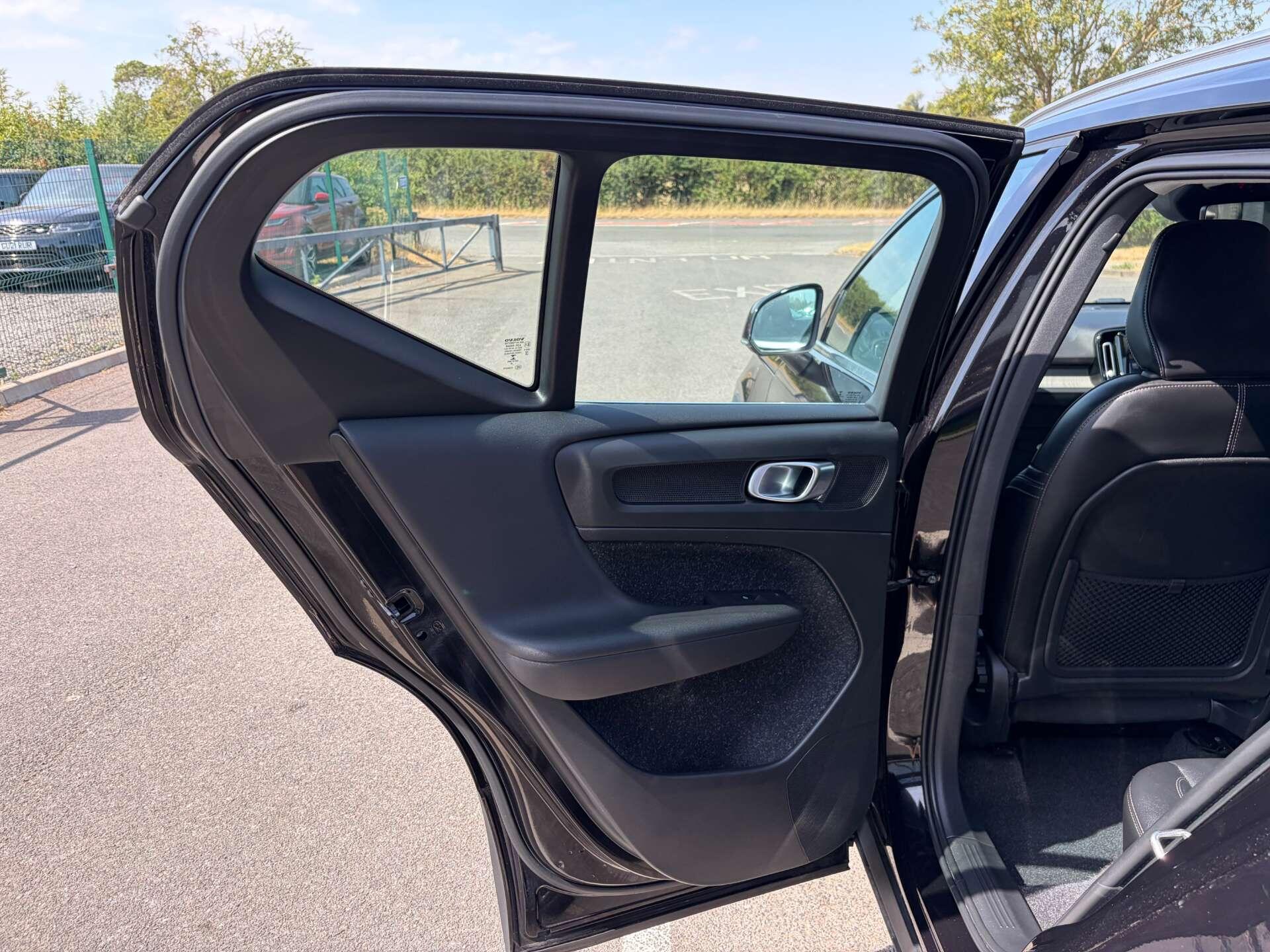 Volvo XC40 view 19
