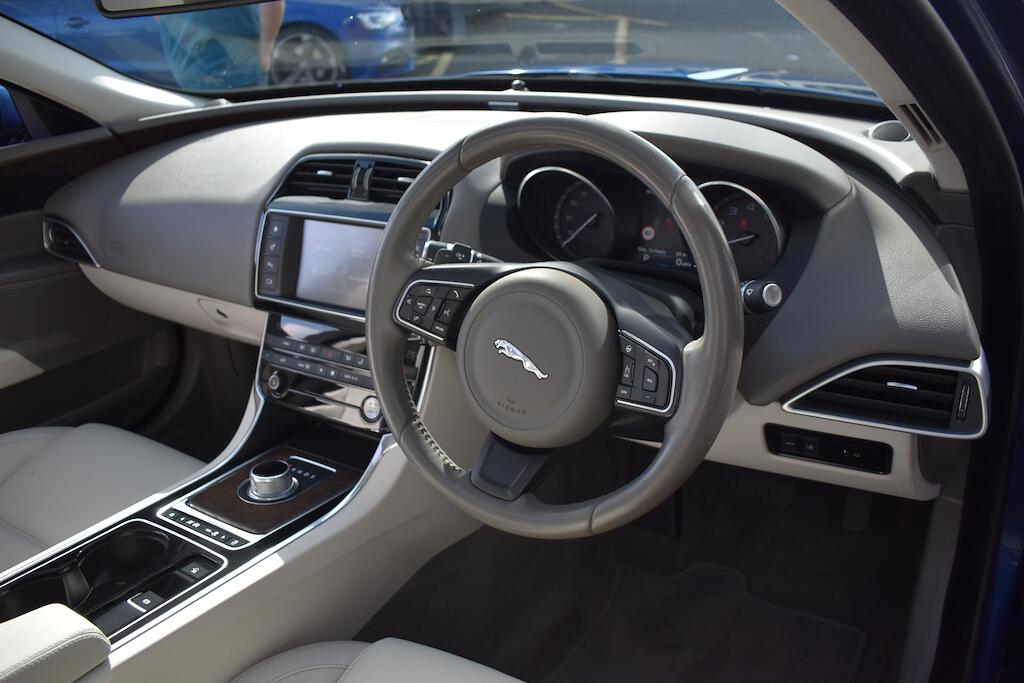 Jaguar Xe view 10