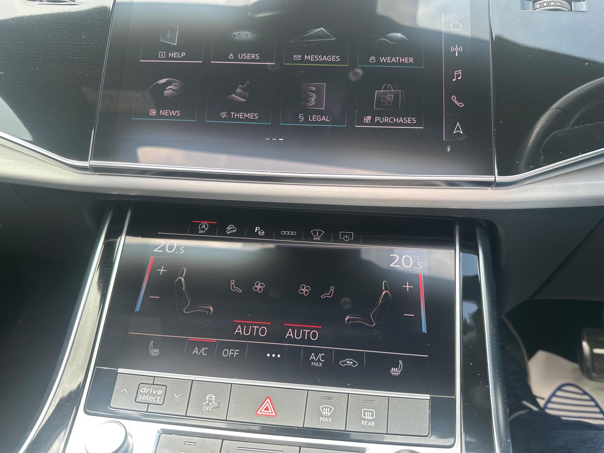 Audi Q7 view 17