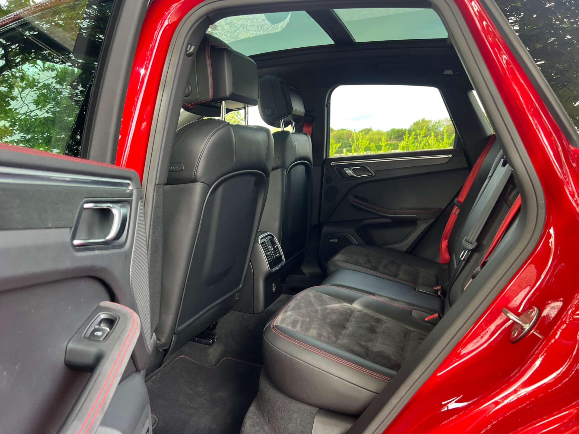 Porsche Macan view 35