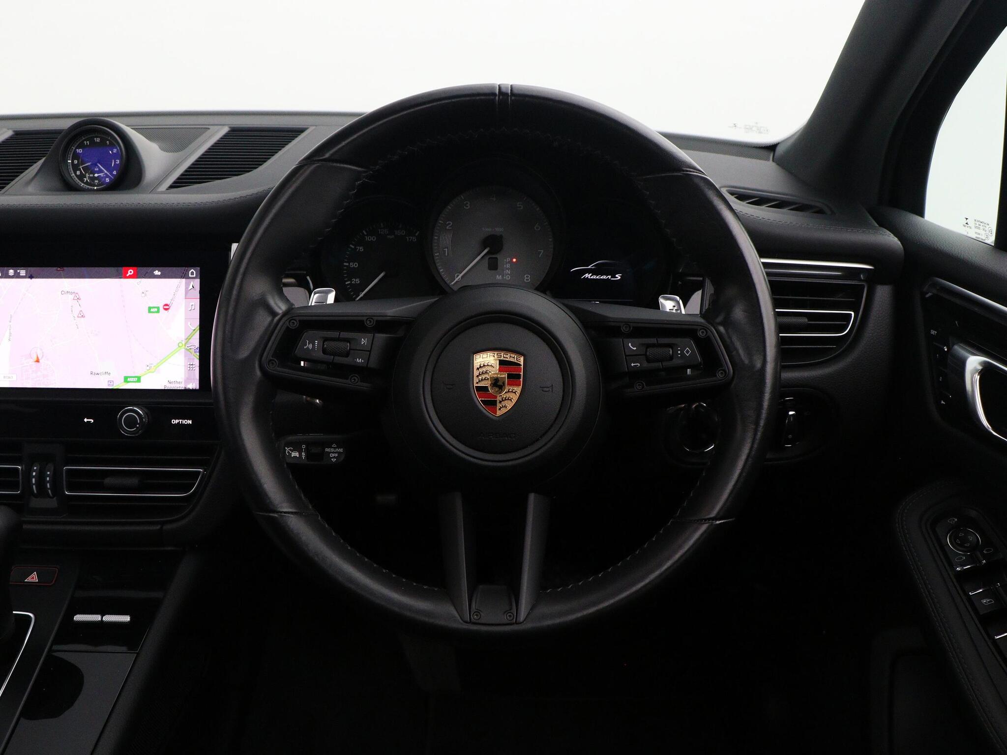 Porsche Macan view 30