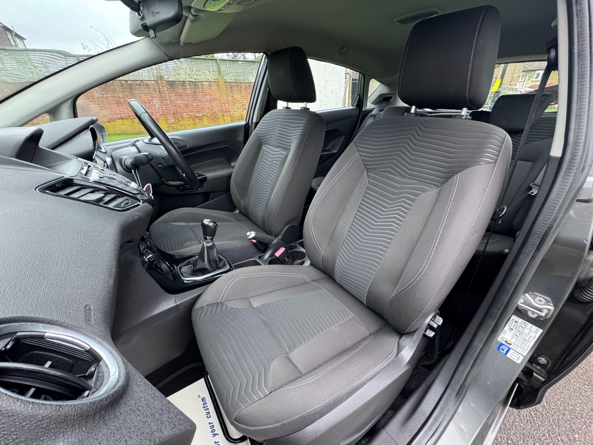 2017 Ford Fiesta image 21