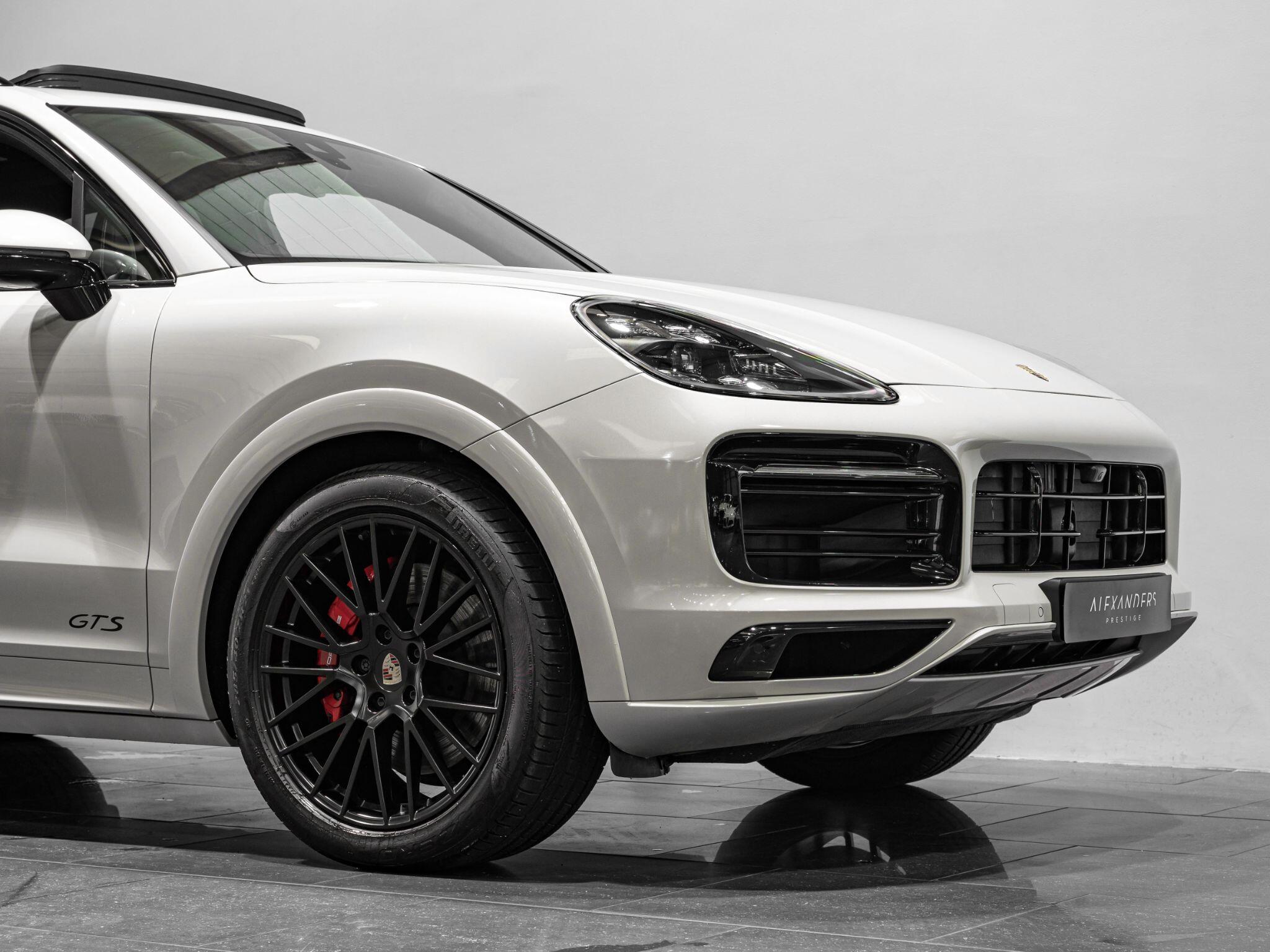 Porsche Cayenne view 10