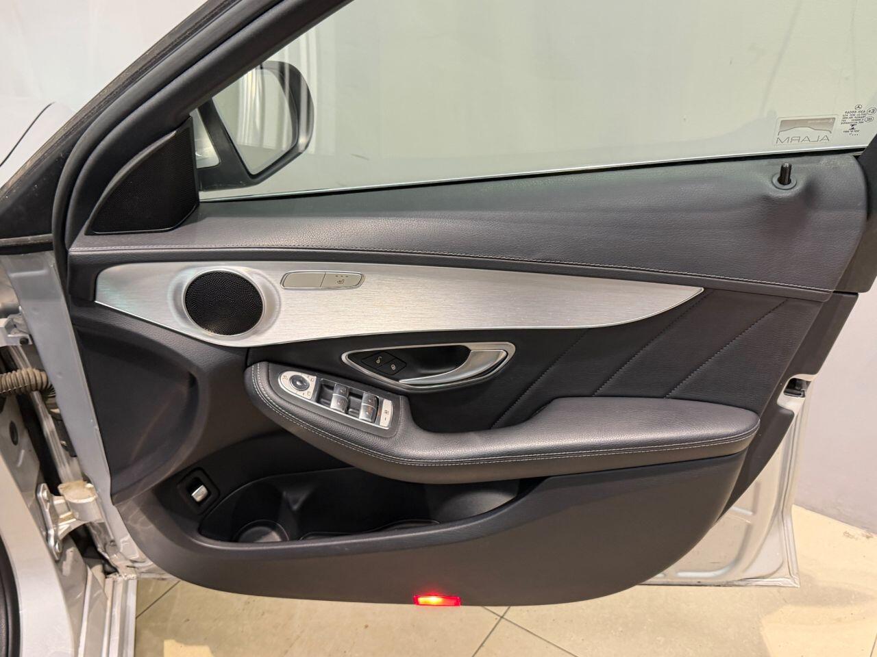 Mercedes-Benz C Class view 15