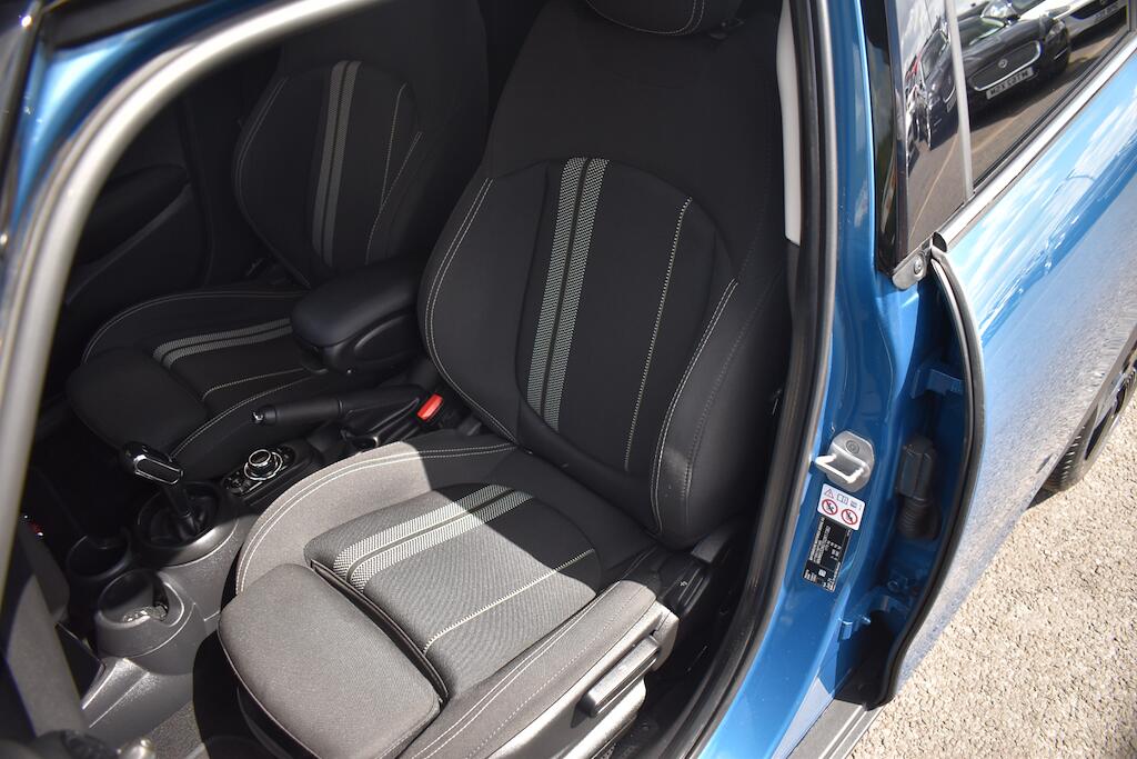 Mini Cooper view 40