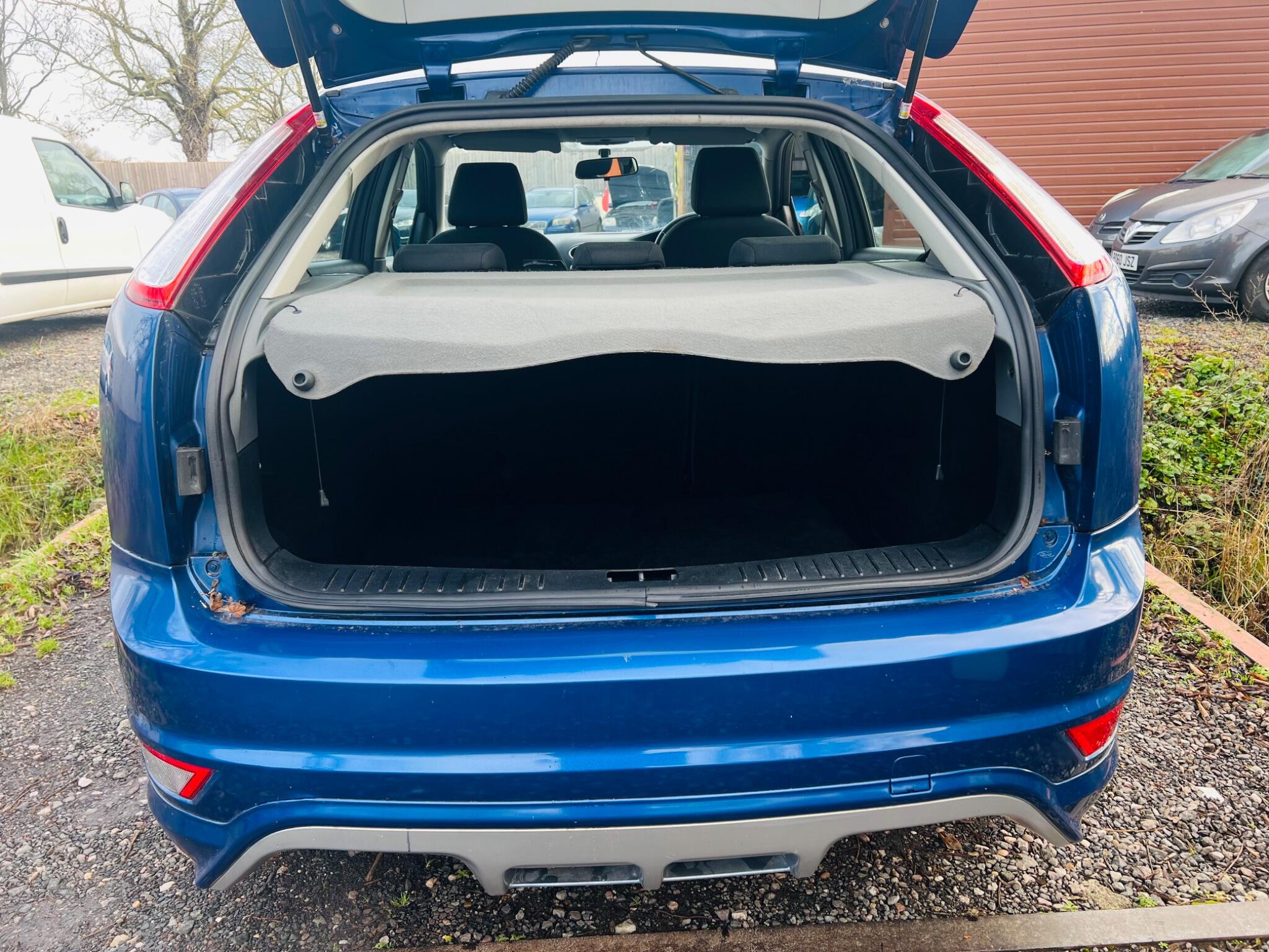 2009 Ford Focus image 16