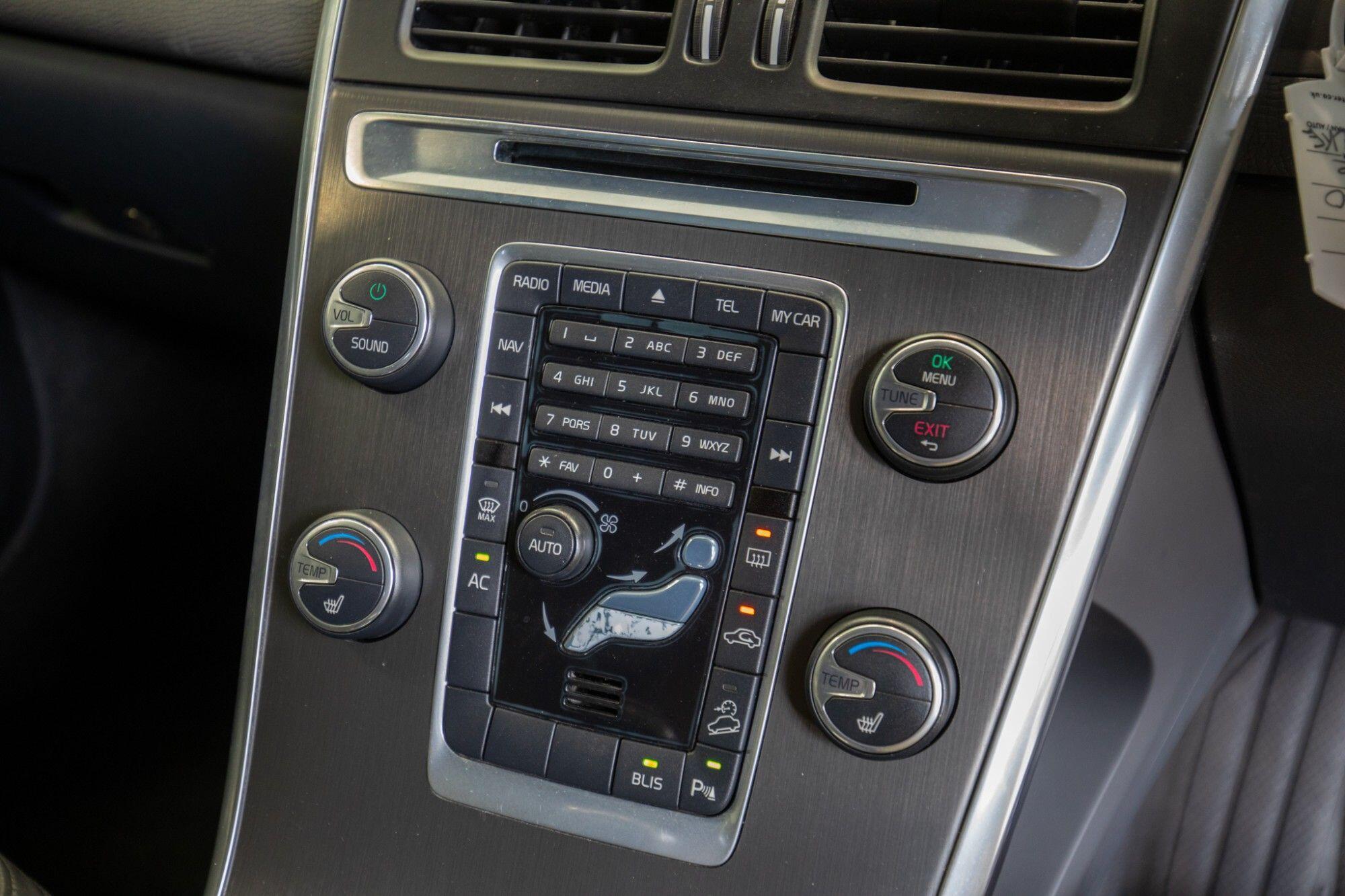 Volvo XC60 view 26