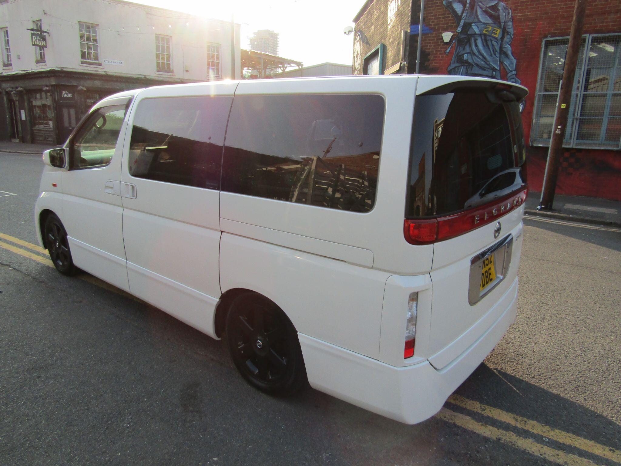 Nissan Elgrand view 4