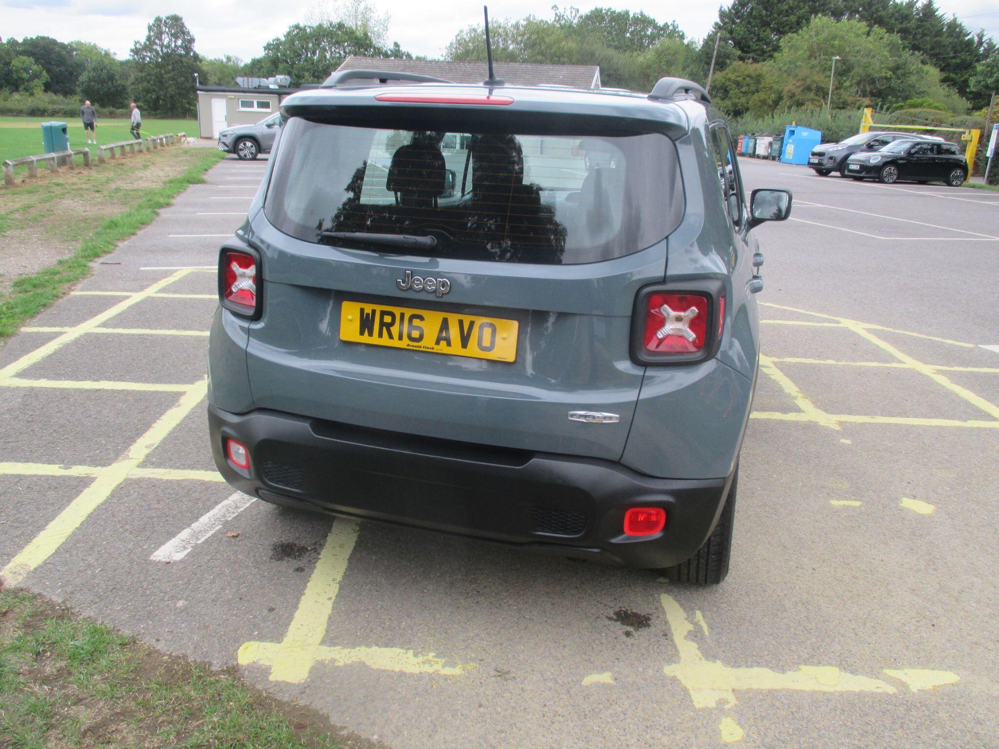 Jeep Renegade view 16