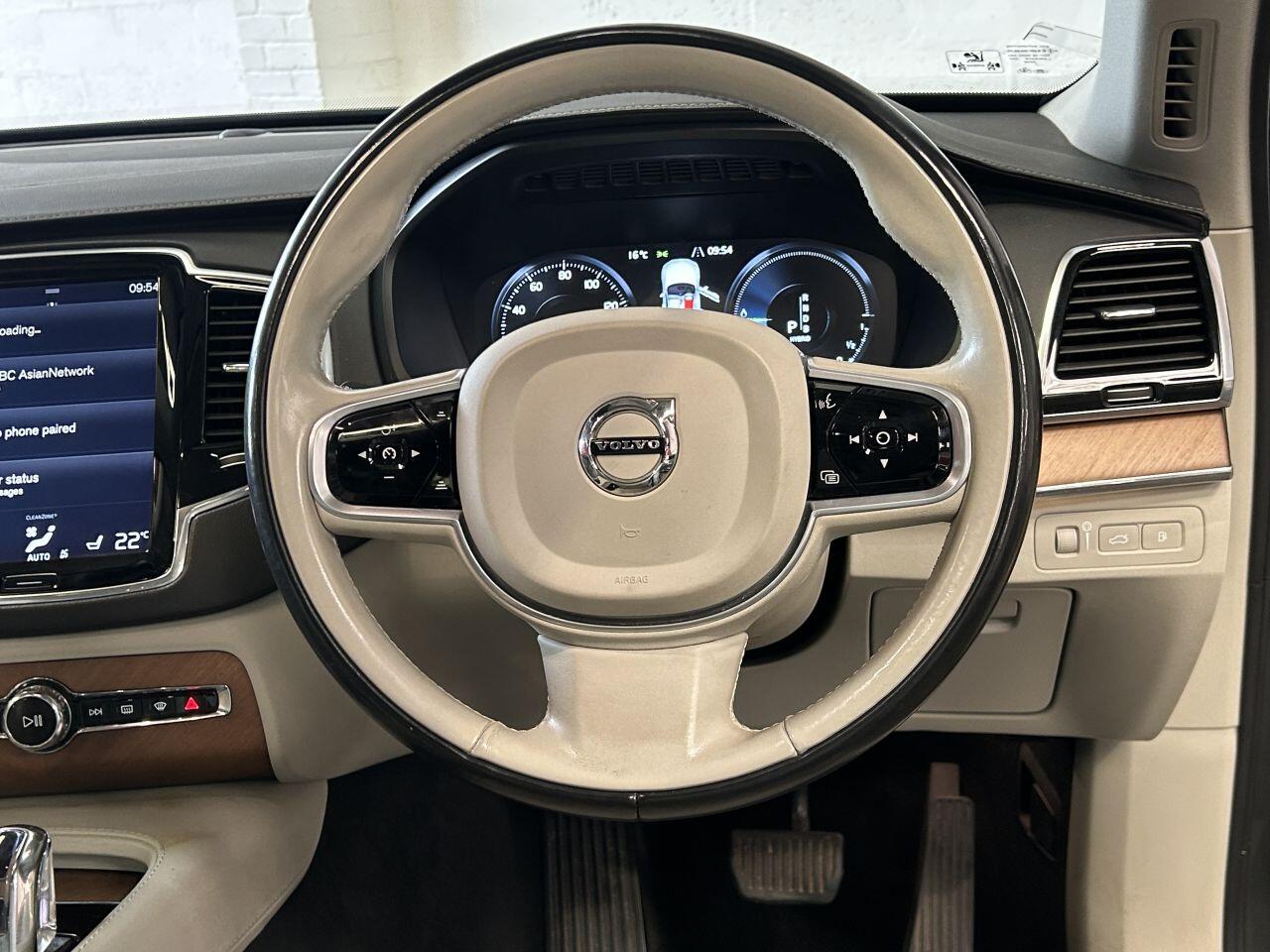 Volvo XC90 view 36
