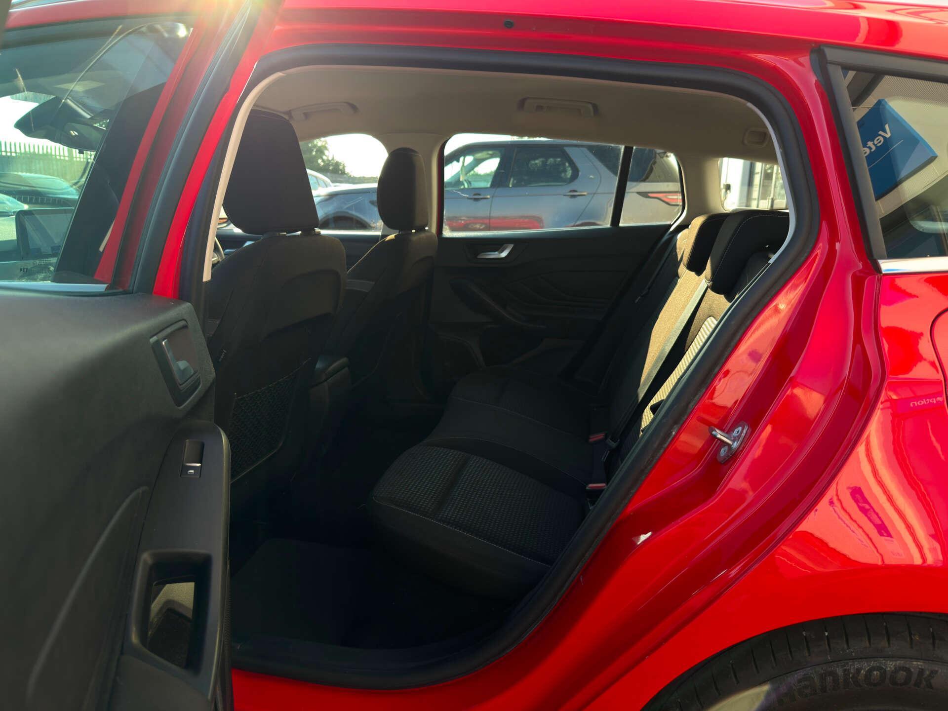 Ford Focus view 31