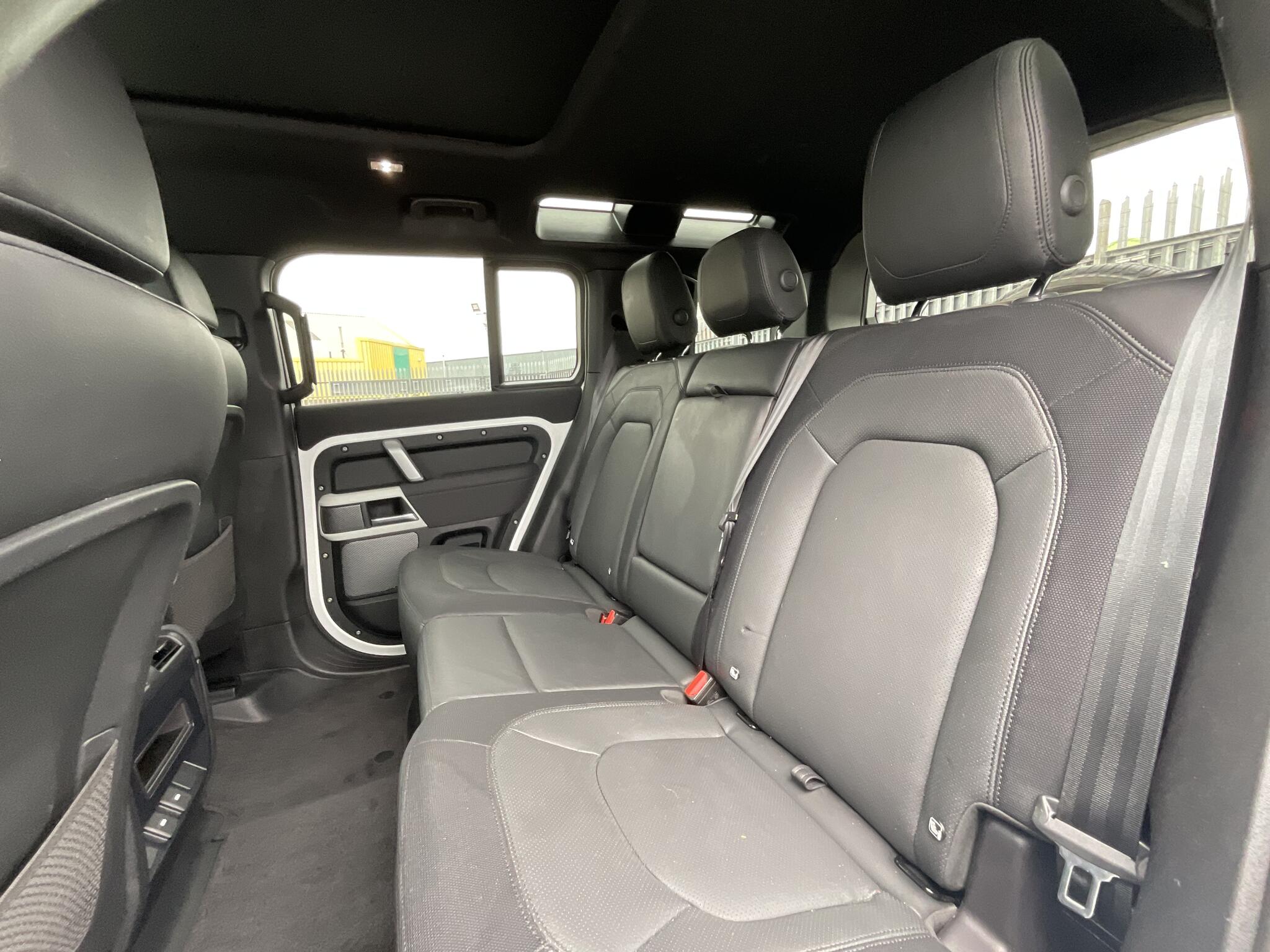 Land Rover Defender 110 view 14