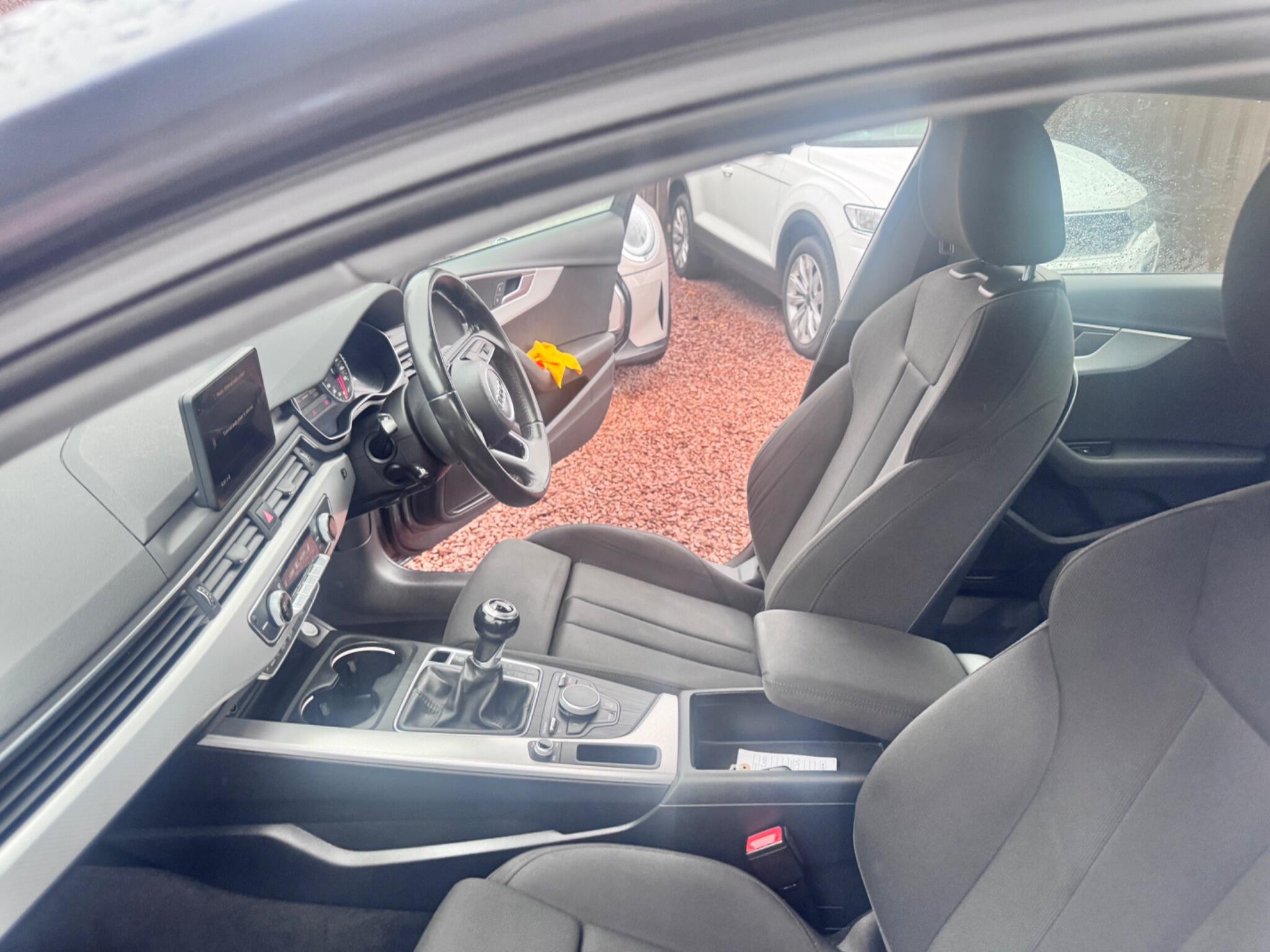 Audi A4 view 32