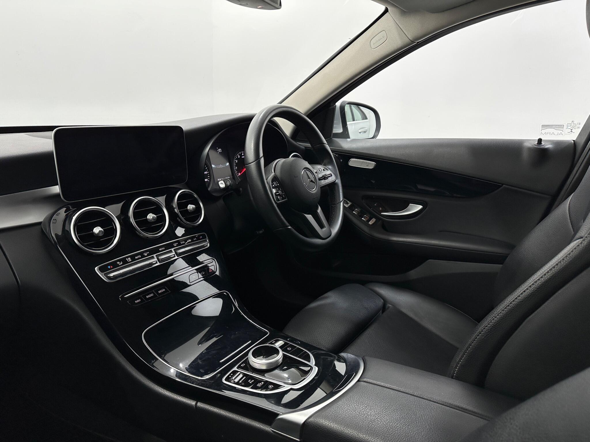 Mercedes-Benz C-Class view 32