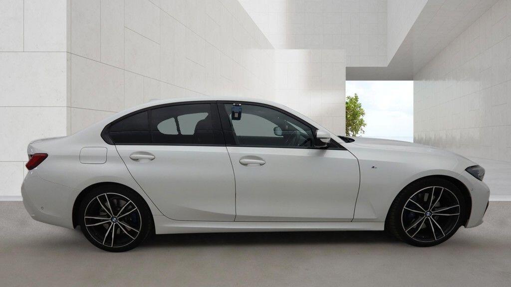 BMW 3 Series view 5