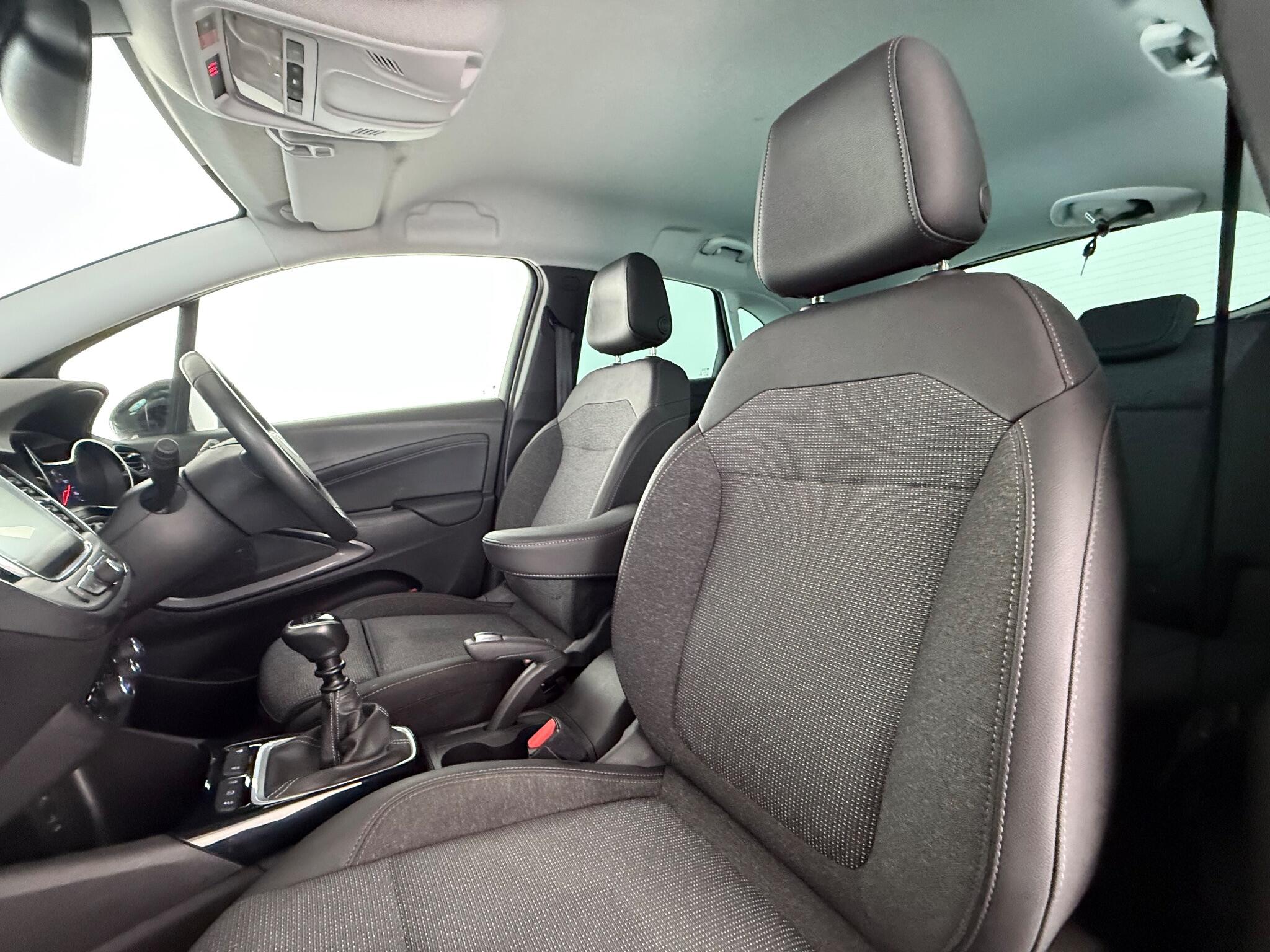 Vauxhall Crossland view 13