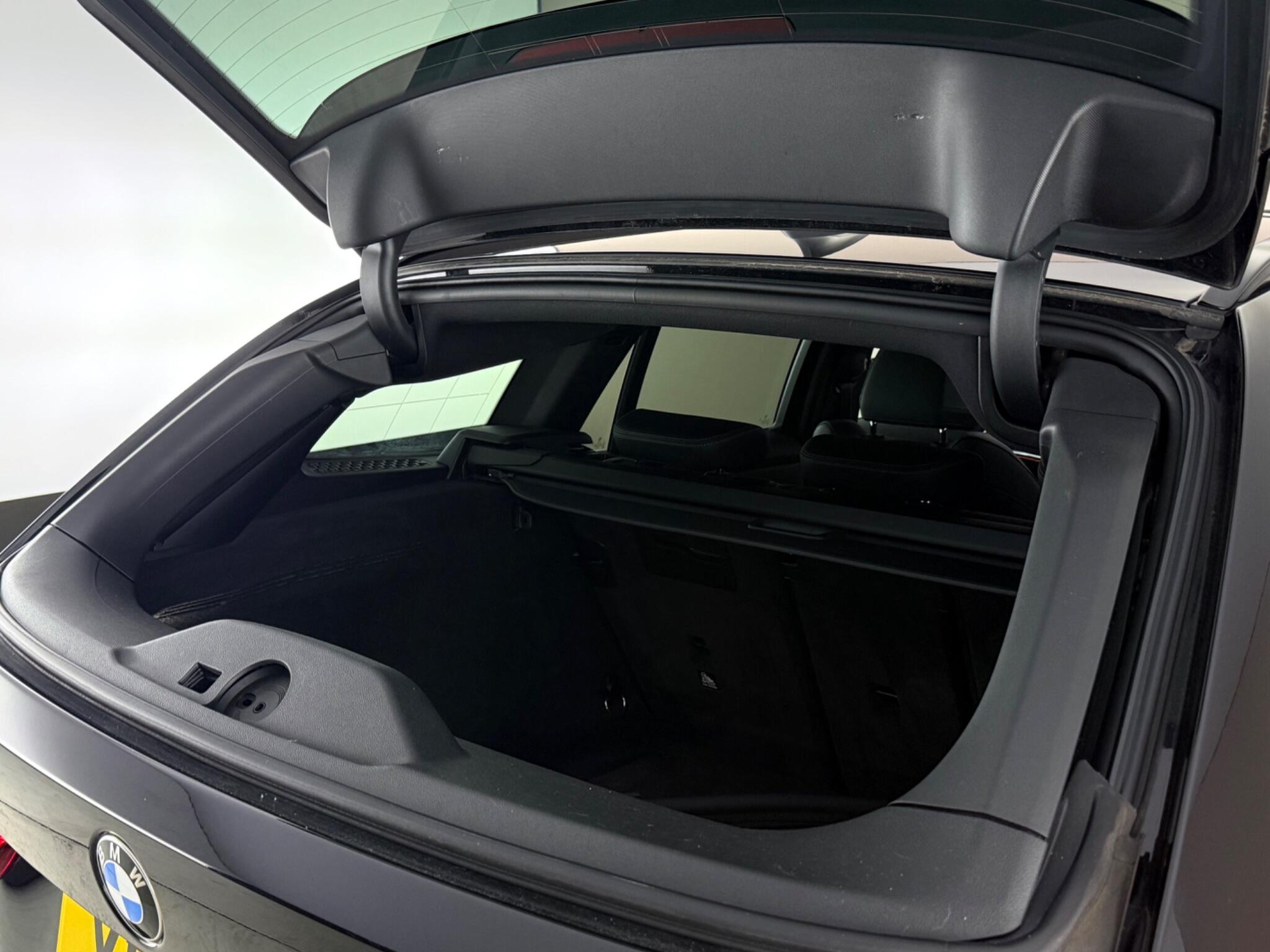 BMW 3 Series view 11