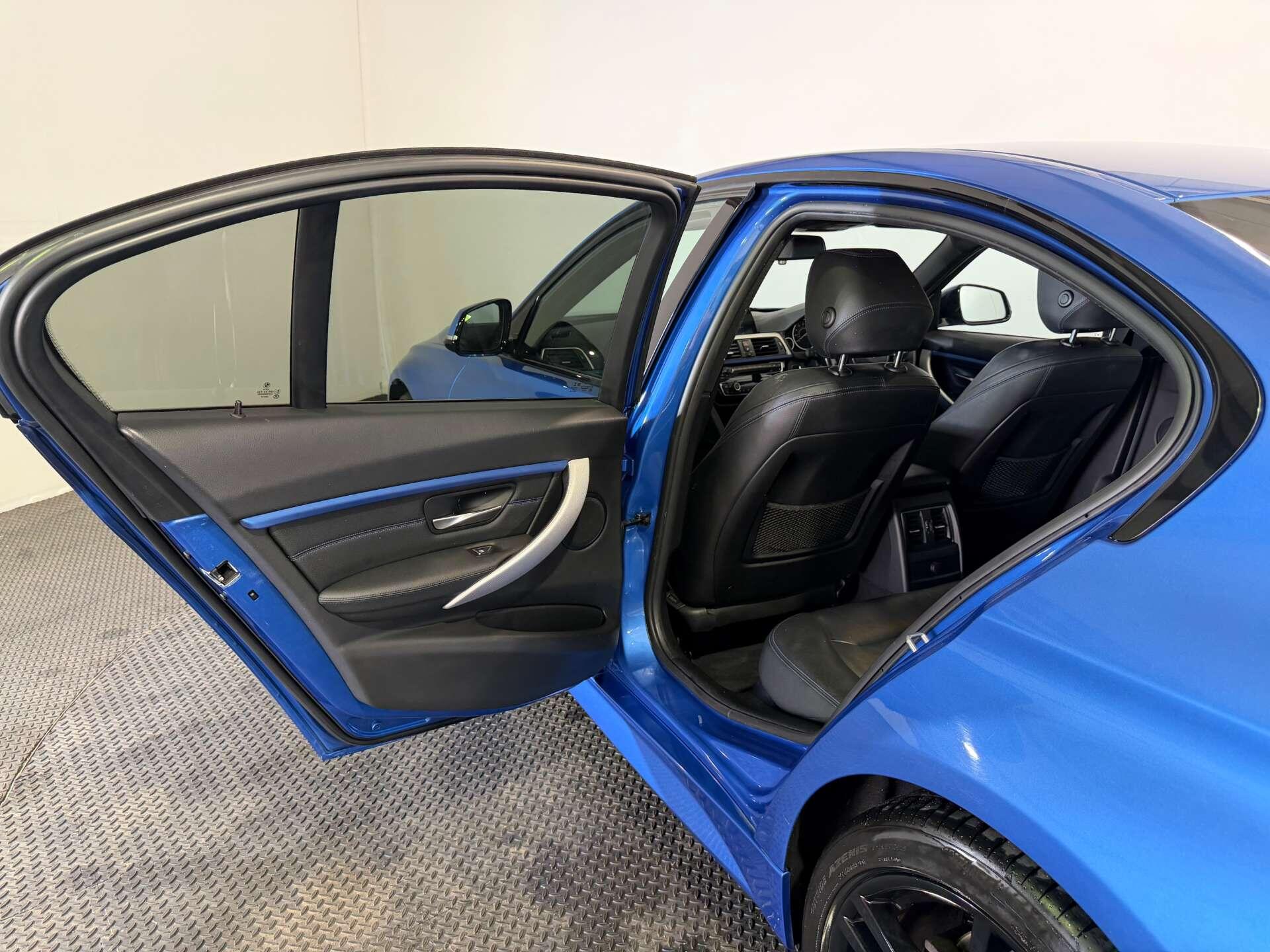 BMW 3 Series view 56