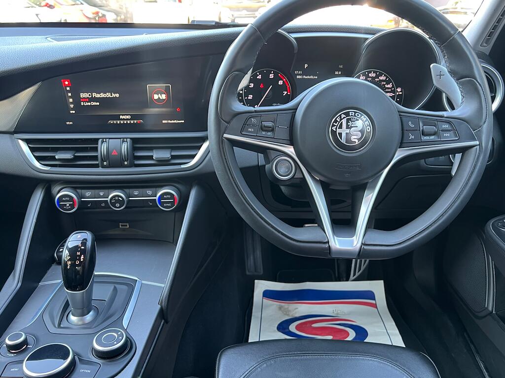 Alfa Romeo Giulia view 12