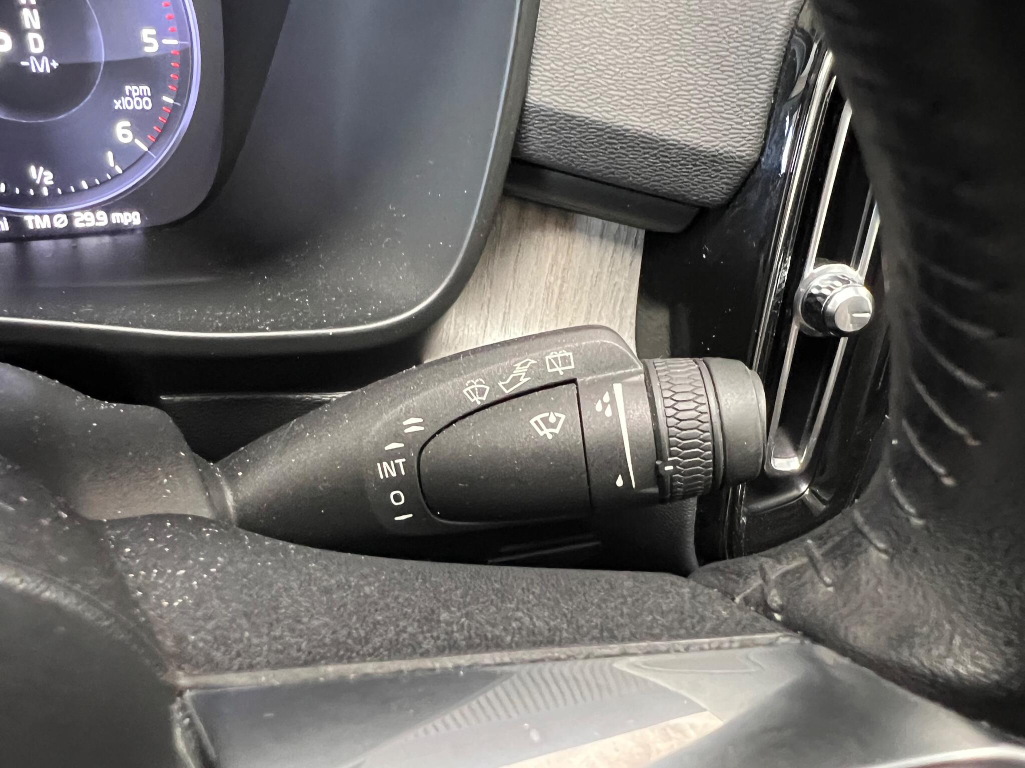 Volvo XC40 view 40