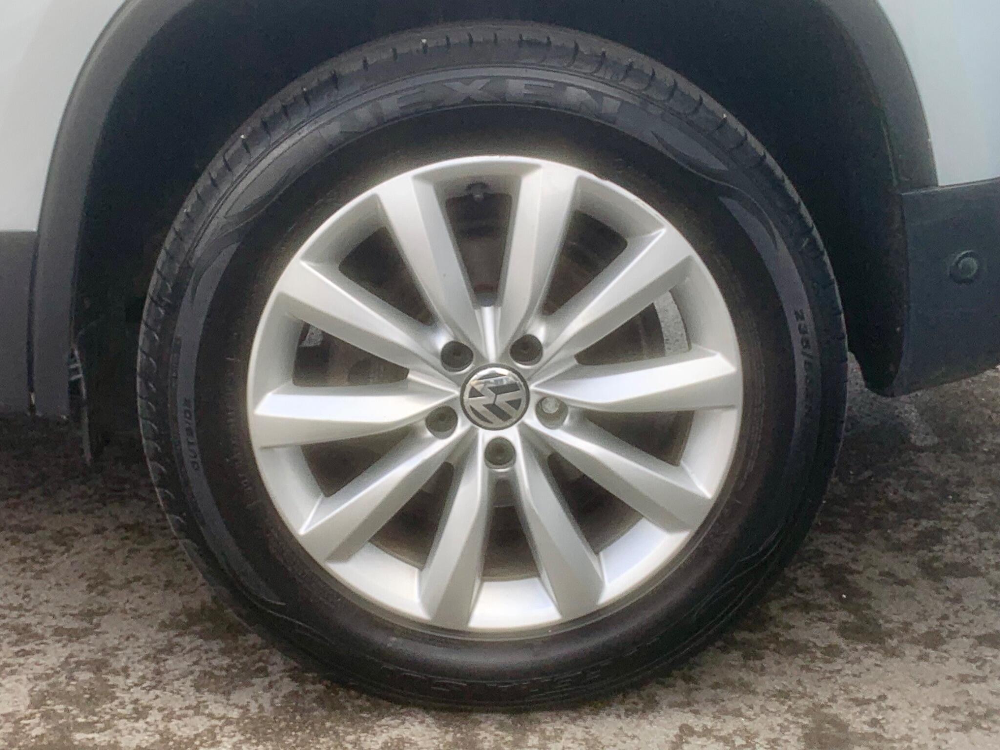 Volkswagen Tiguan view 12