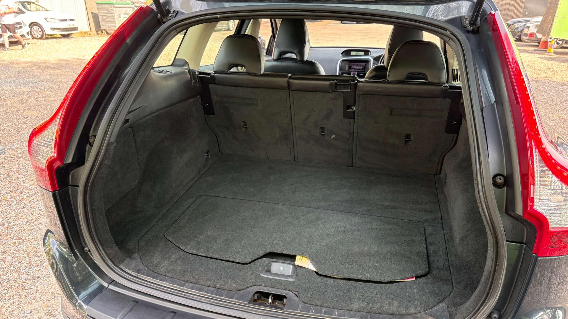 Volvo XC60 view 40