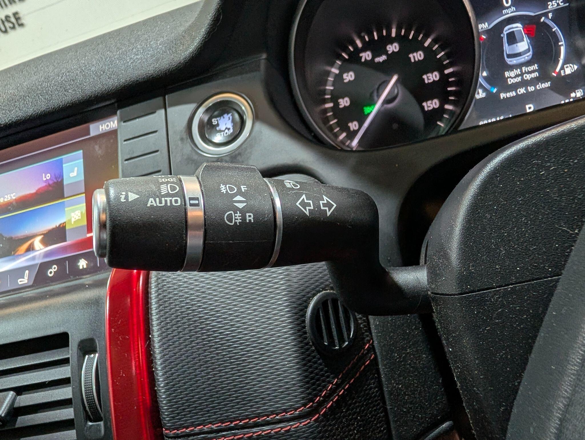 Land Rover Discovery Sport view 30
