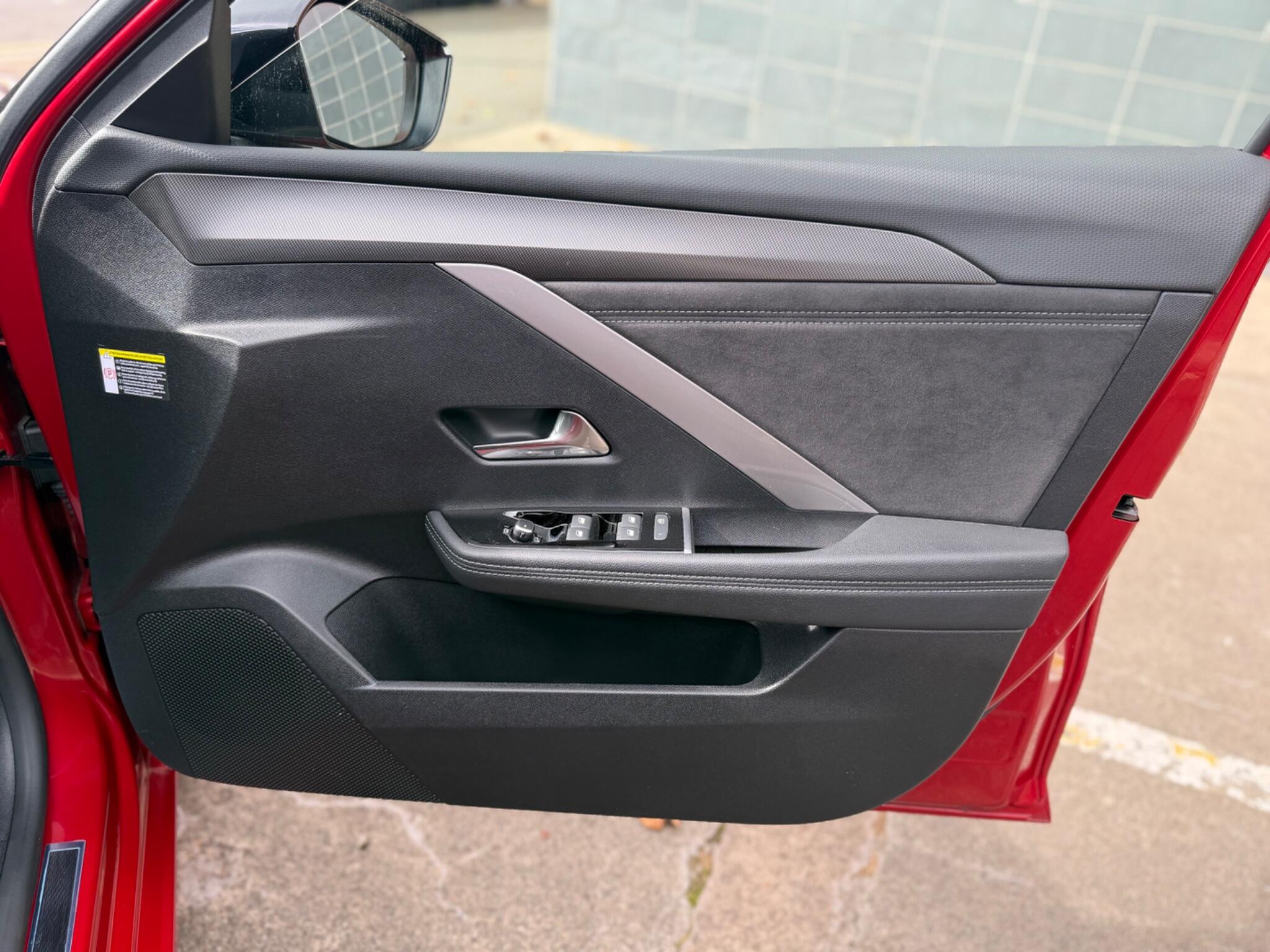 Vauxhall Astra Electric view 25