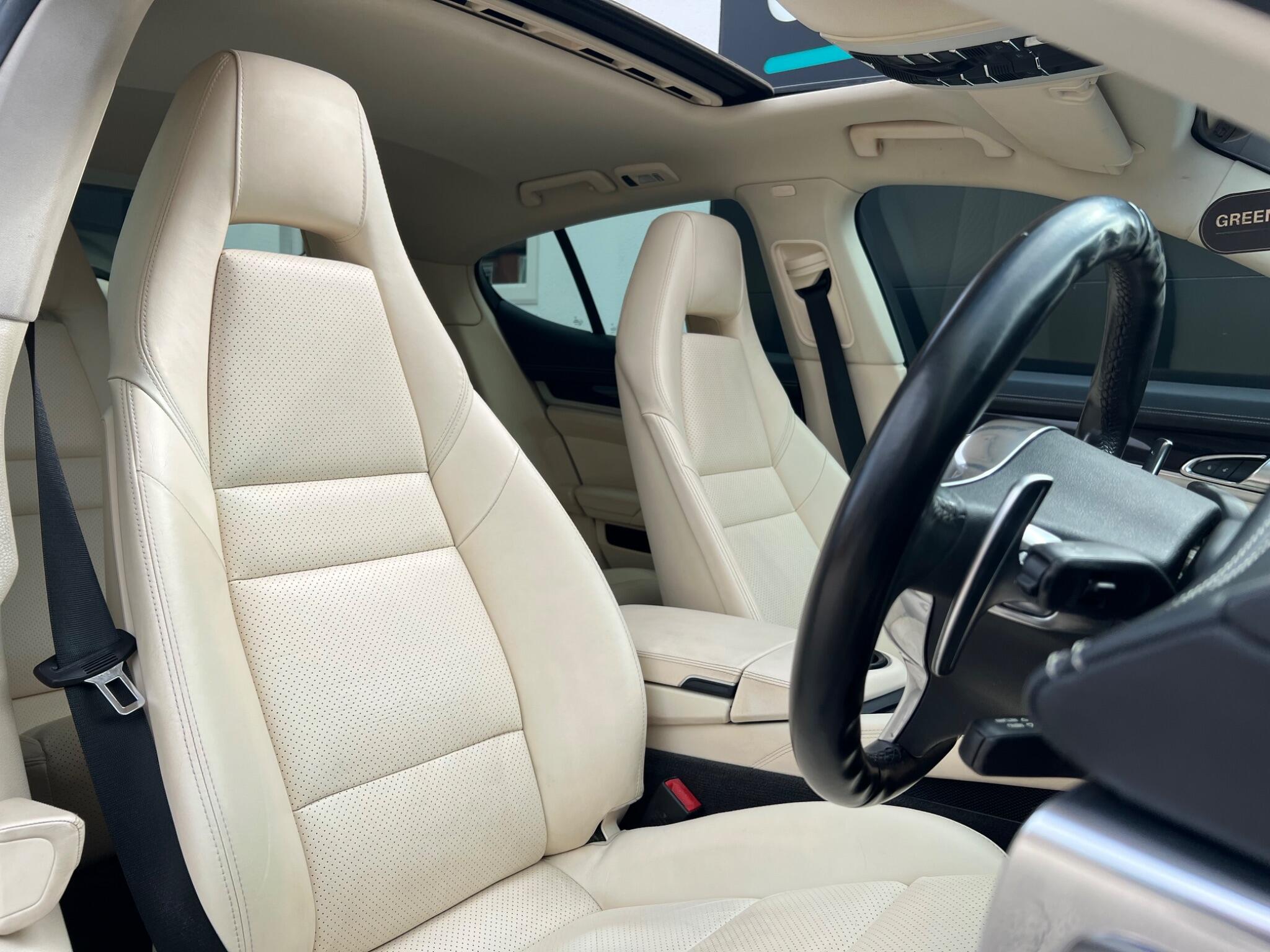 Porsche Panamera view 39