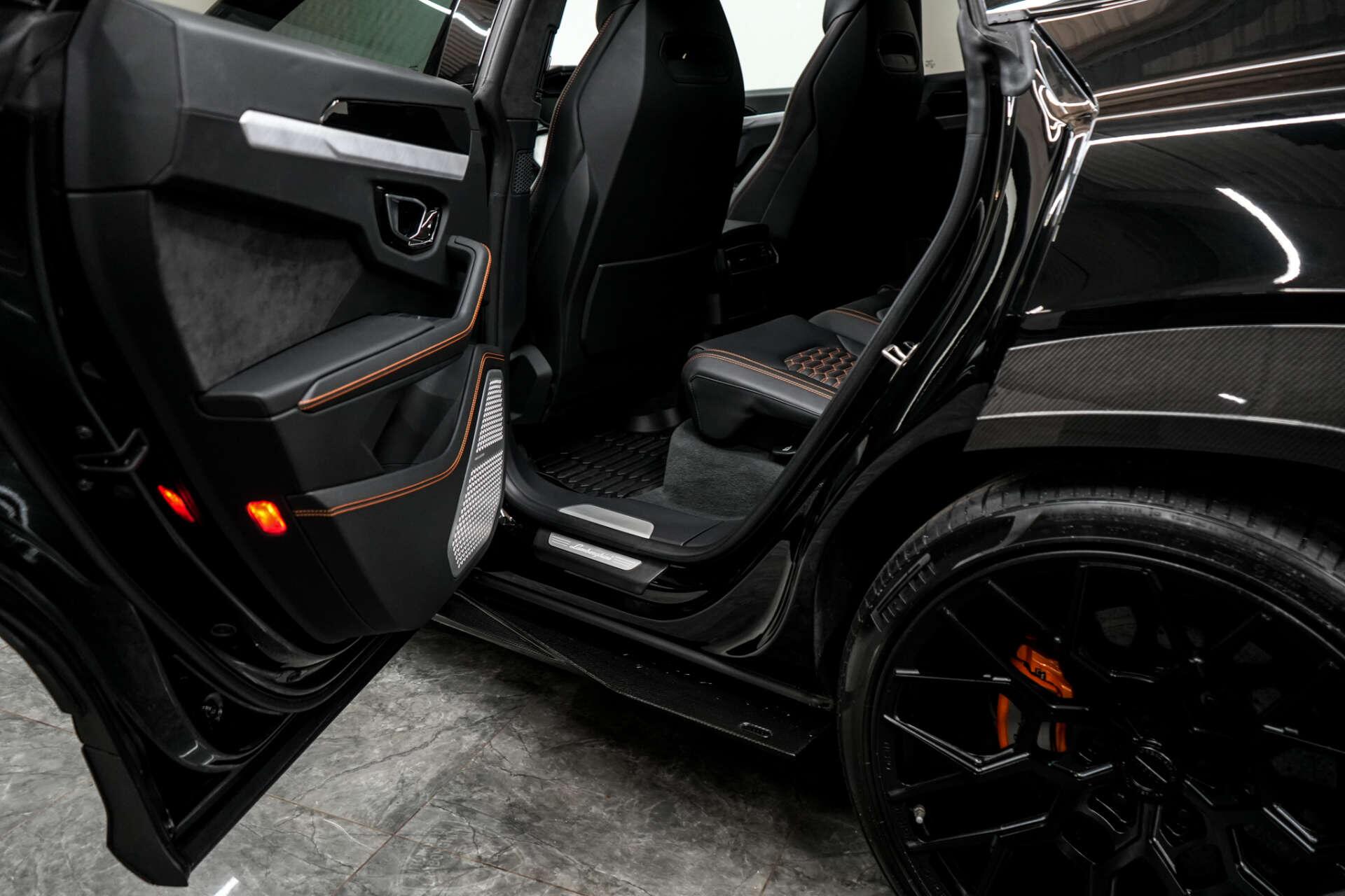 Lamborghini Urus view 45